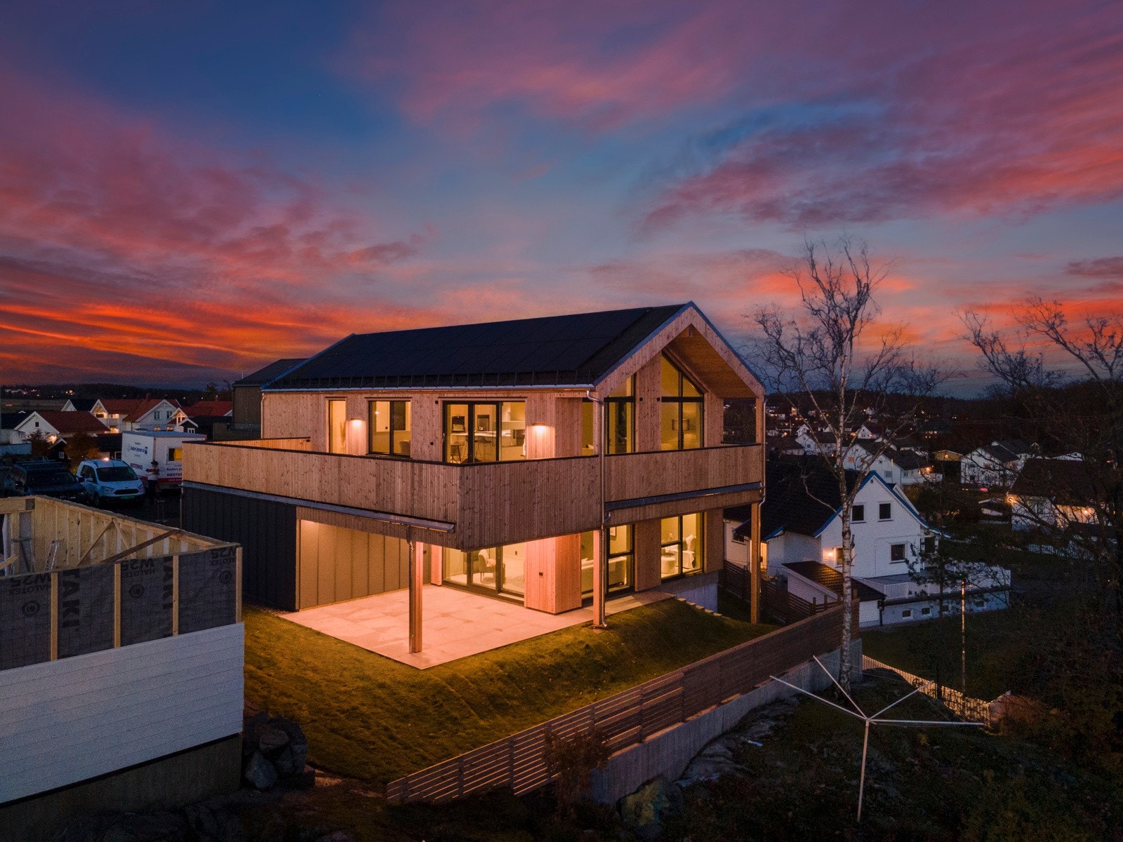 Og med på kjøpet får du også krigshistorie fra 2. verdenskrig. med på kjøpet. Det er i berget under eiendommen en stor bunkers - kanskje dette blir bydelens bodega eller ungdomsrom? Galleribilde