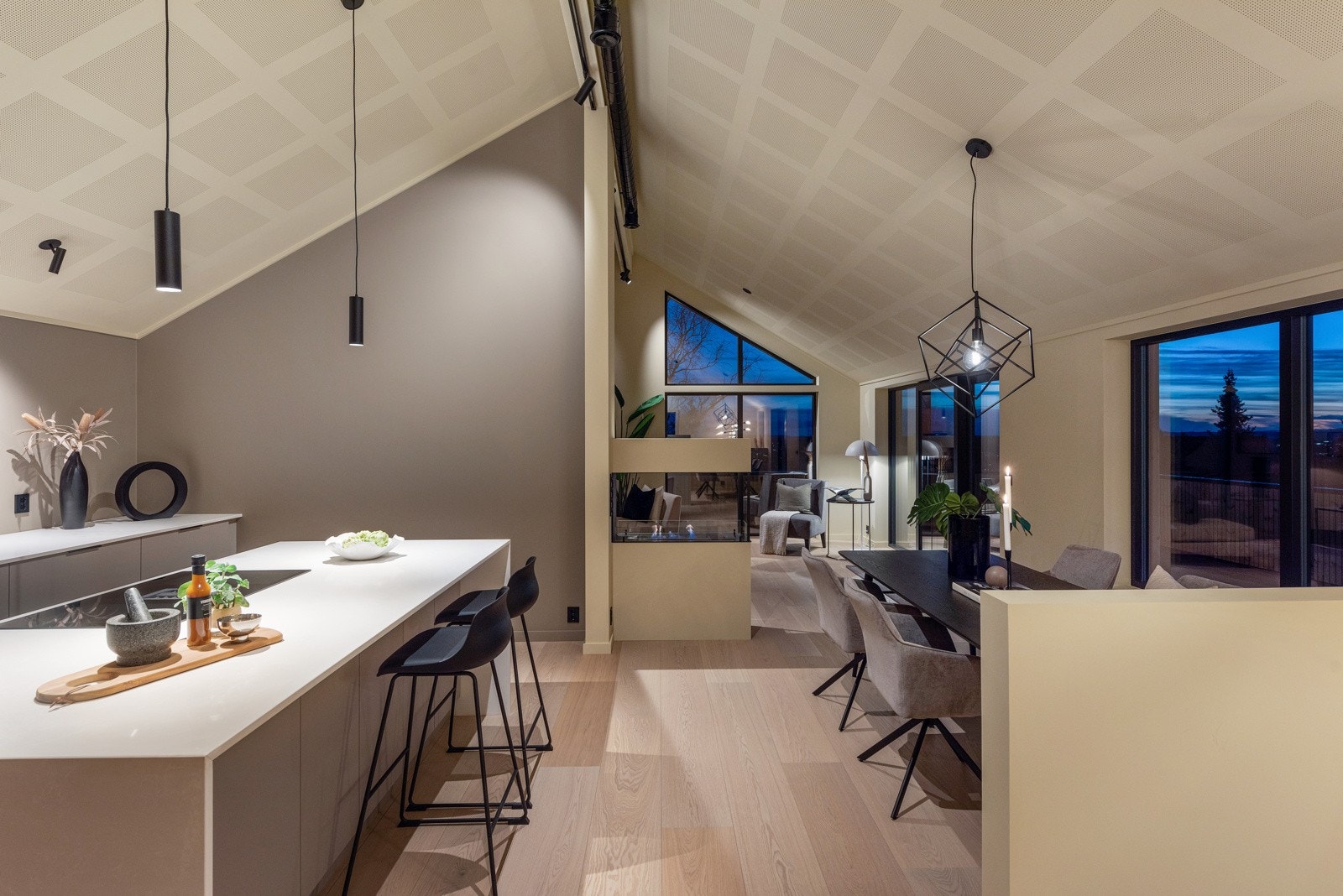 Det er også herdet, enstavs eikeparkett Wideplank som tåler mye mer enn vanlig eikeparkett Galleribilde