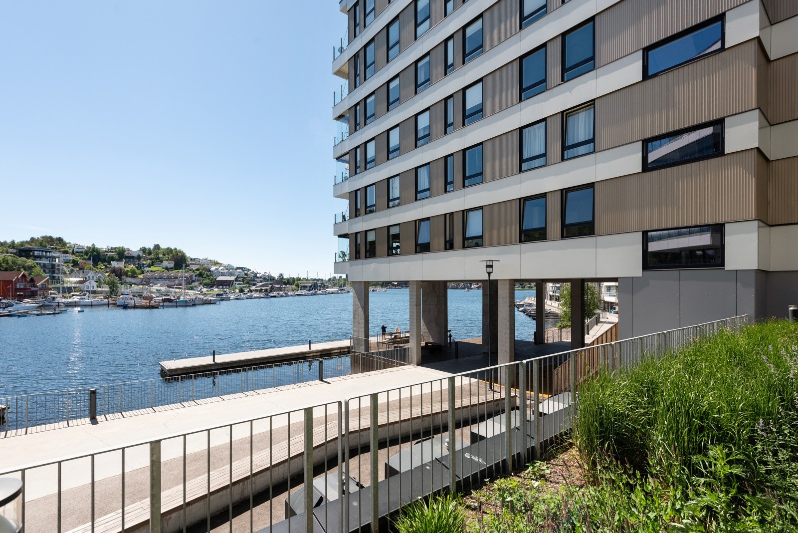 Gå ned til bryggen og ta deg et forfriskende morgenbad Galleribilde