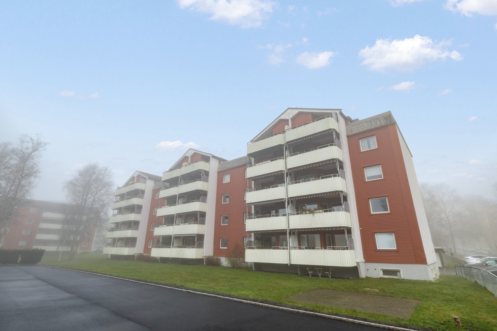 Borettslaget består av 657 andelsleiligheter fordelt på 26 blokker. Galleribilde