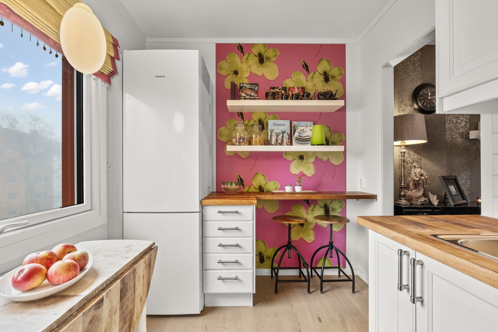 Du får også god plass til et spisebord inne på kjøkkenet. Galleribilde