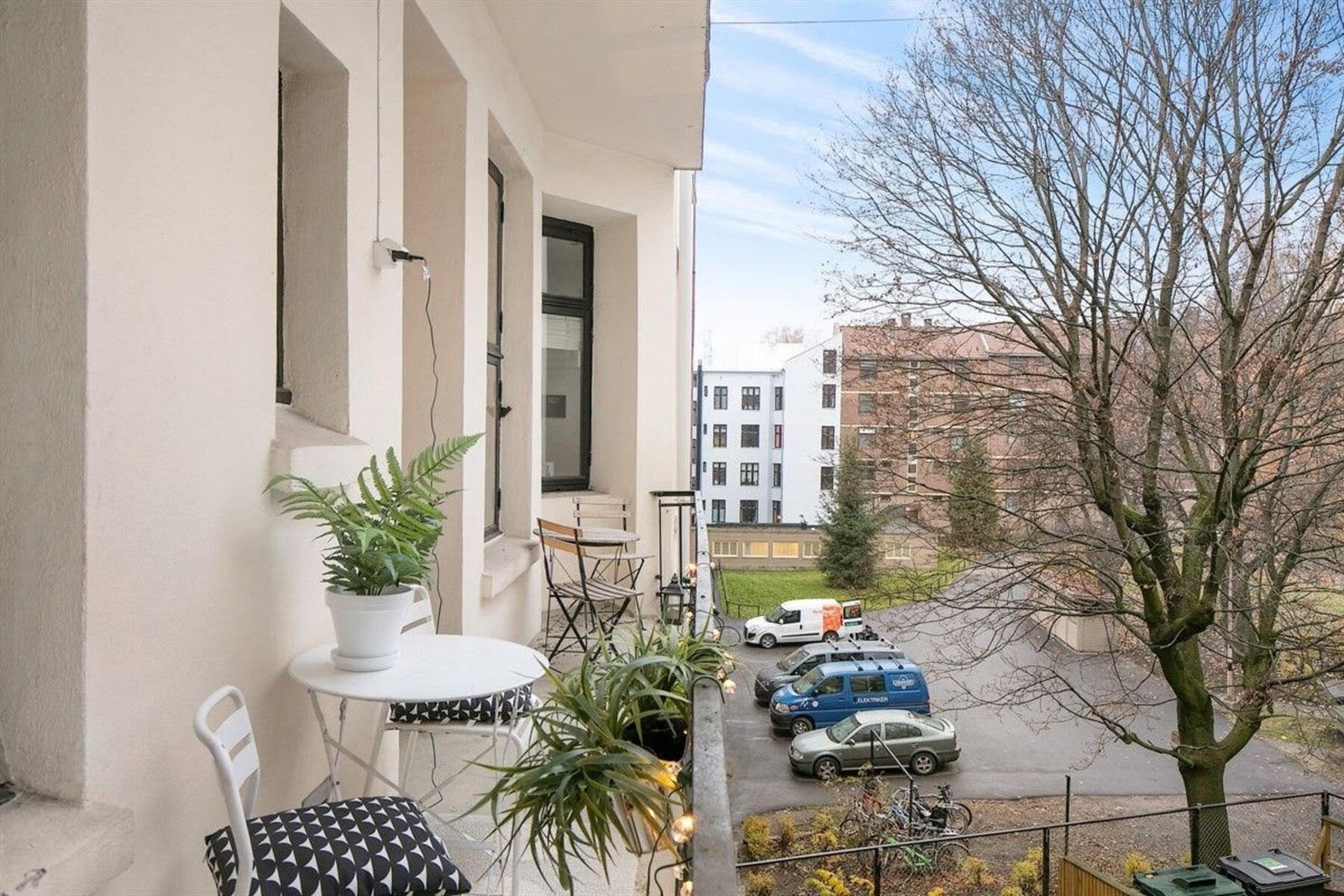 Fin felles luftebalkong, perfekt på varme vår- og sommerdager. Galleribilde