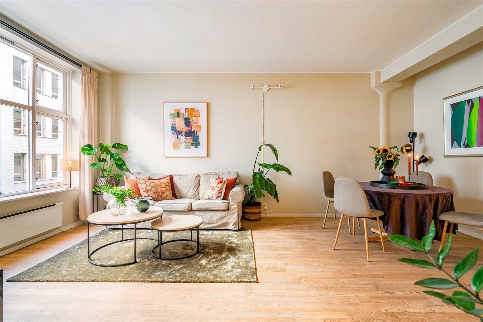 Leiligheten ligger høyt til i 3. etasje og har enkel adkomst via heis. Galleribilde