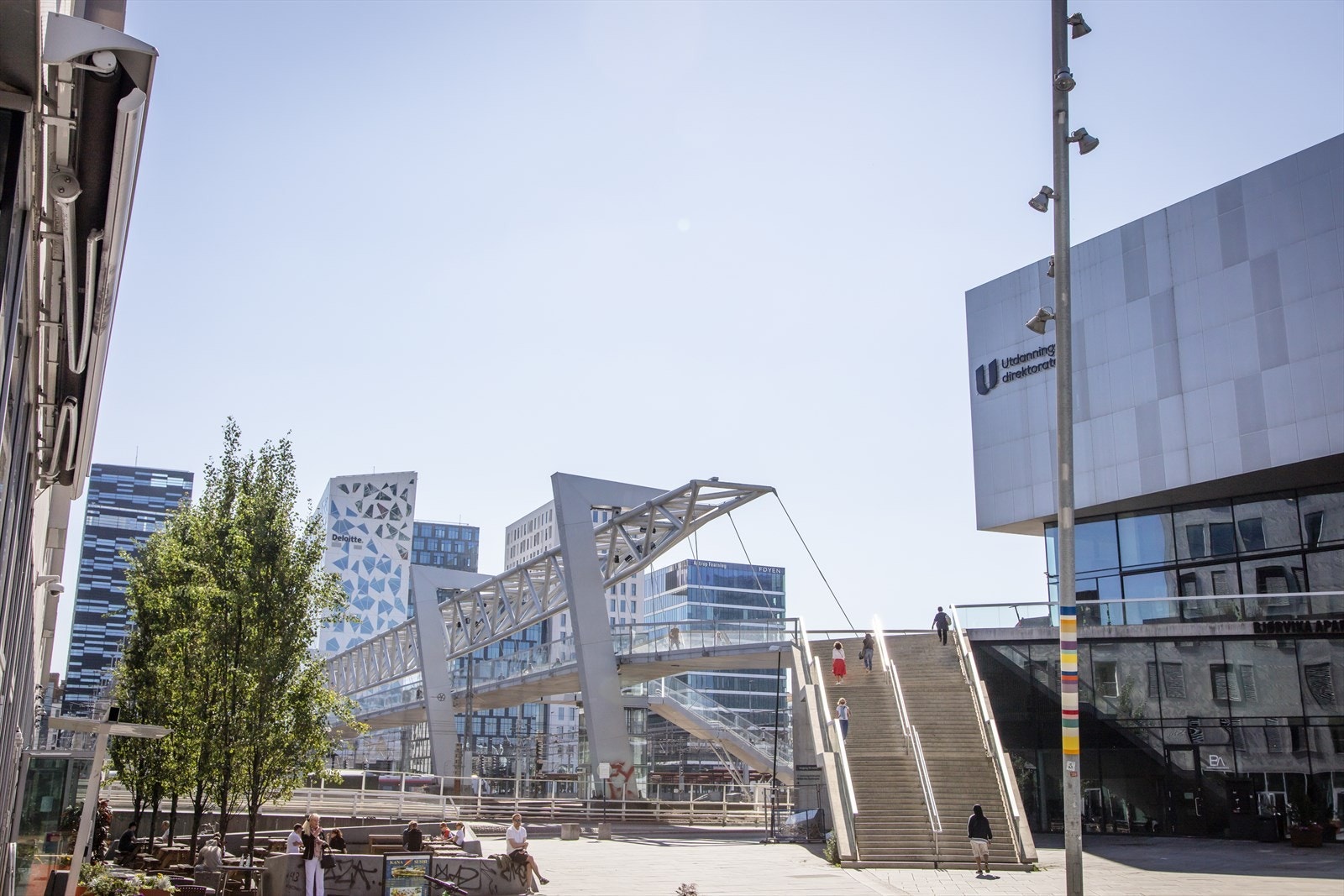 Gangbro over til Bjørvika ligger i enden av Platous gate Galleribilde