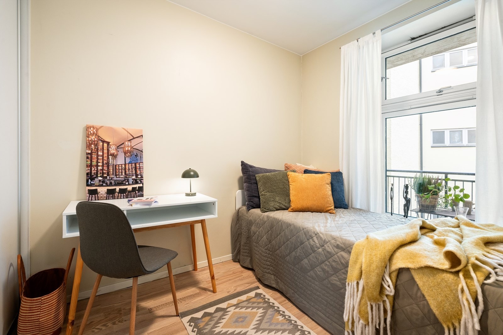 Det andre soverommet er fleksibelt og kan brukes som barnerom, gjesterom, eller kontor. Galleribilde