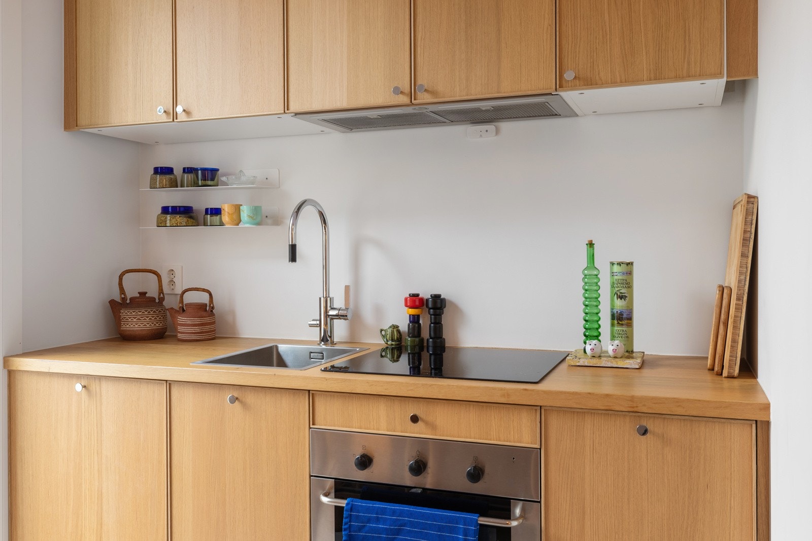 Kjøleskap, frys, vifte og oppvaskmaskin er fra 2022, og medfølger boligen Galleribilde