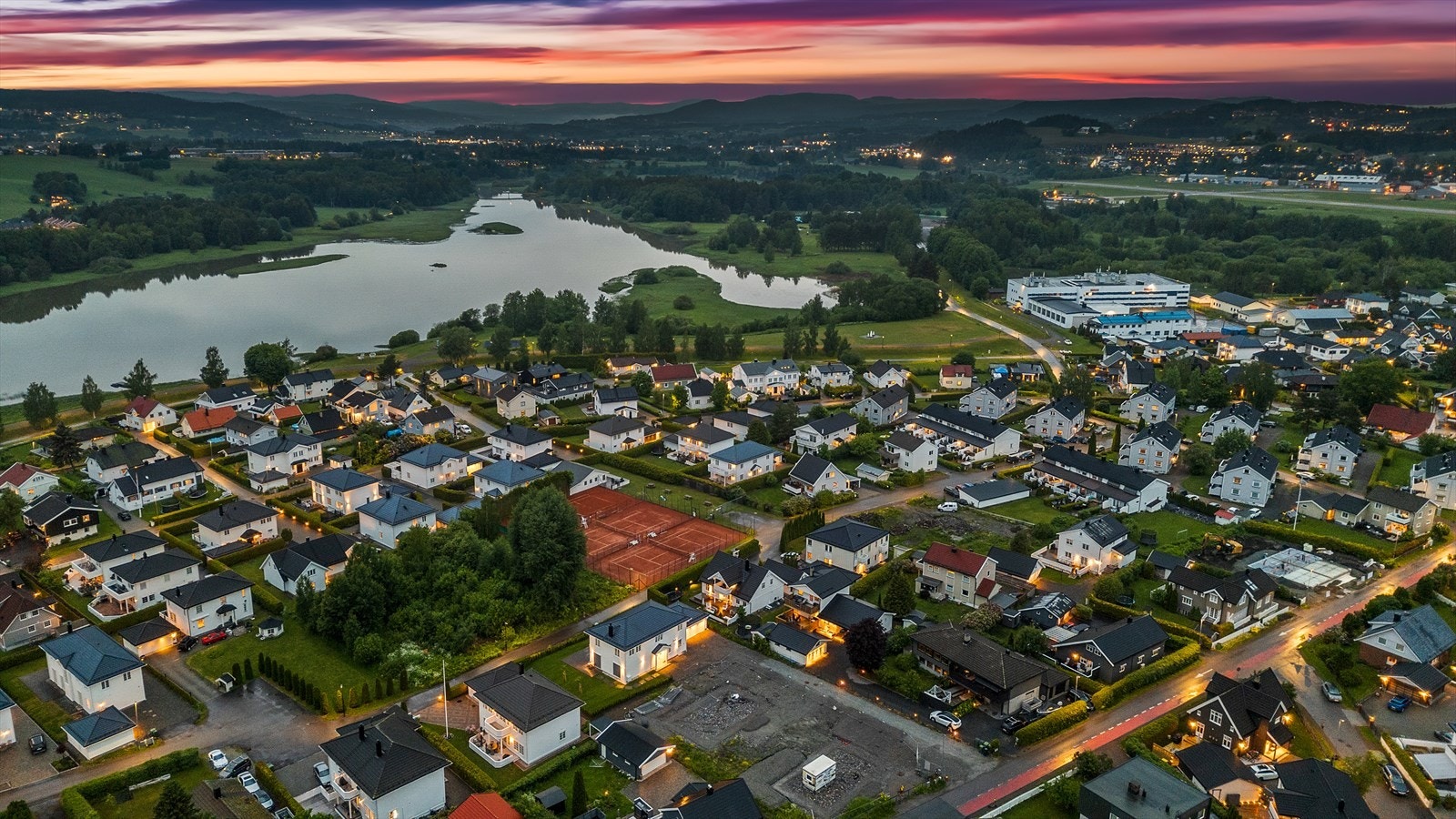Boligen har en svært attraktiv beliggenhet på Volla i Lillestrøm. Galleribilde
