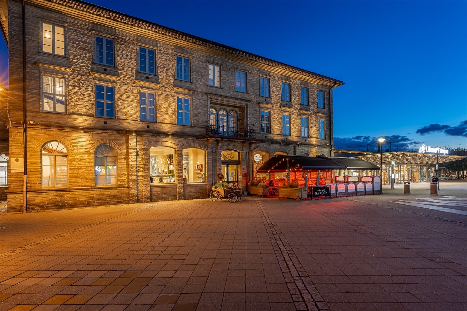 Lillestrøm har et rikt utvalg caféer, restauranter og utesteder, slik som Garcon café og bakeri. Galleribilde