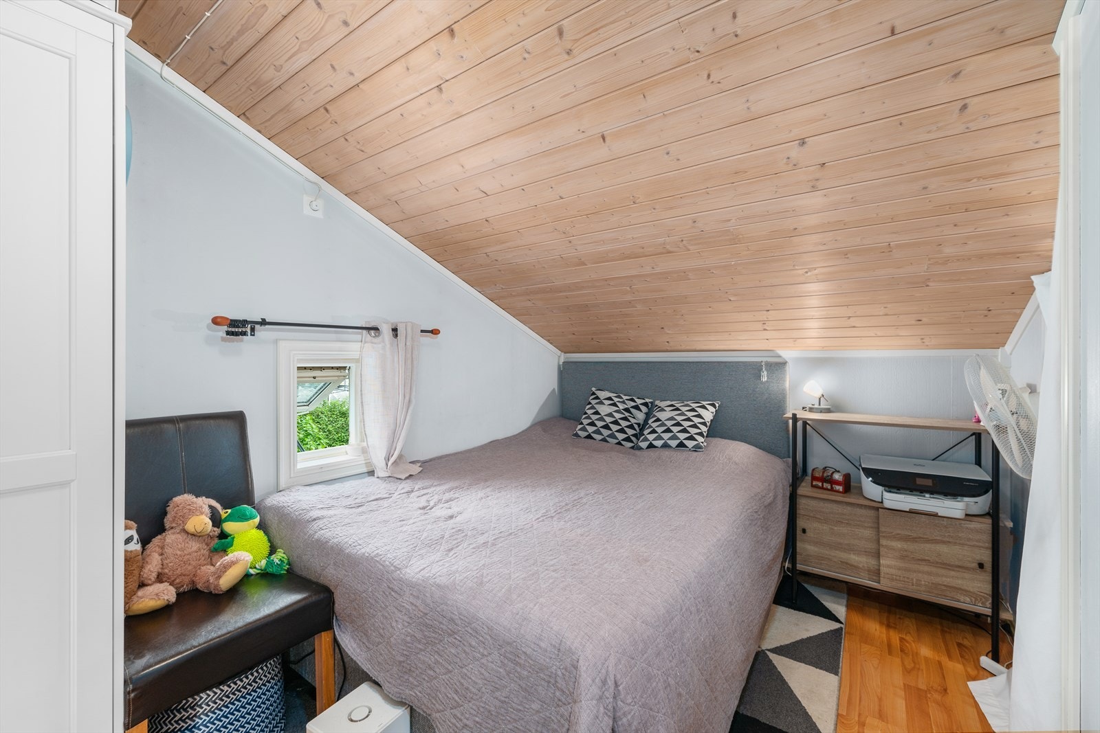 Hems - Utleiedel. Galleribilde