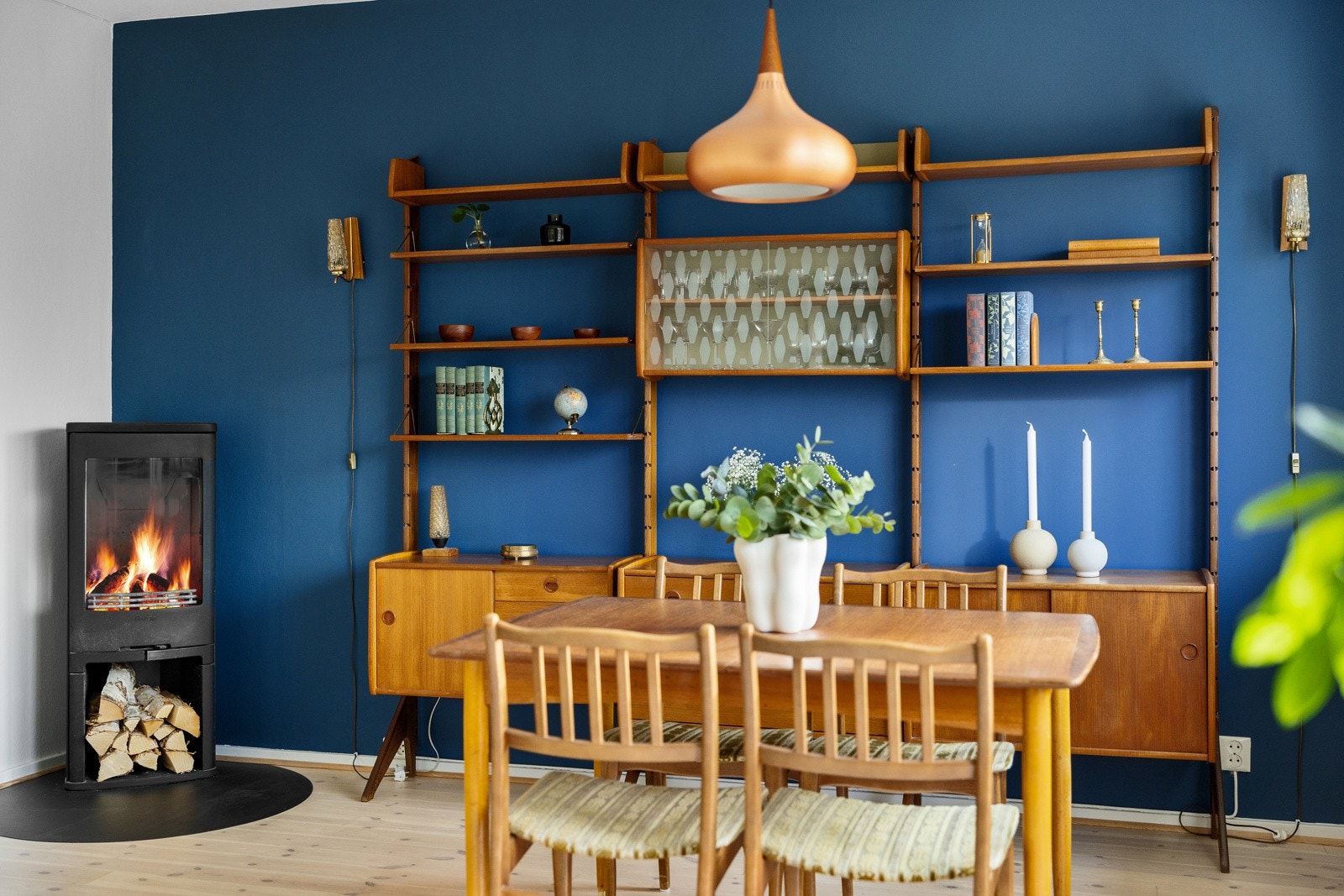 Stuen har også godt med plass til romslig spisestue. Galleribilde