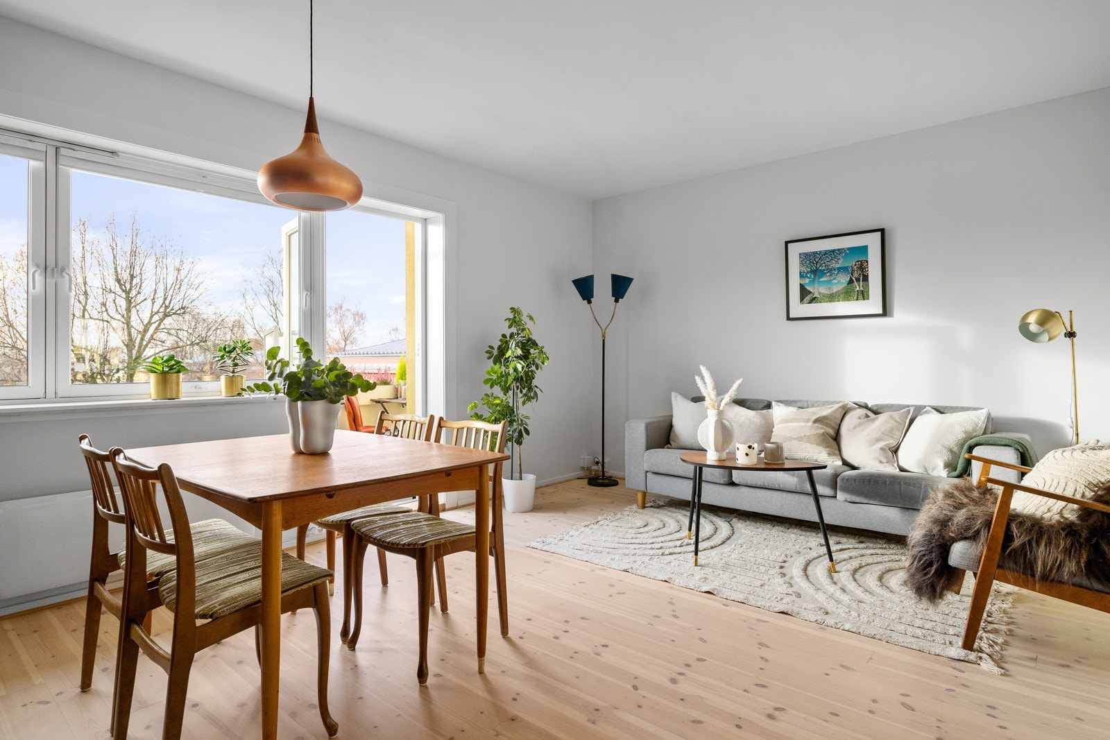 Velkommen til Edvard Griegs allé 10! Leiligheten presenteres av Eiendomsmegler MNEF Katrine Solvåg. Galleribilde