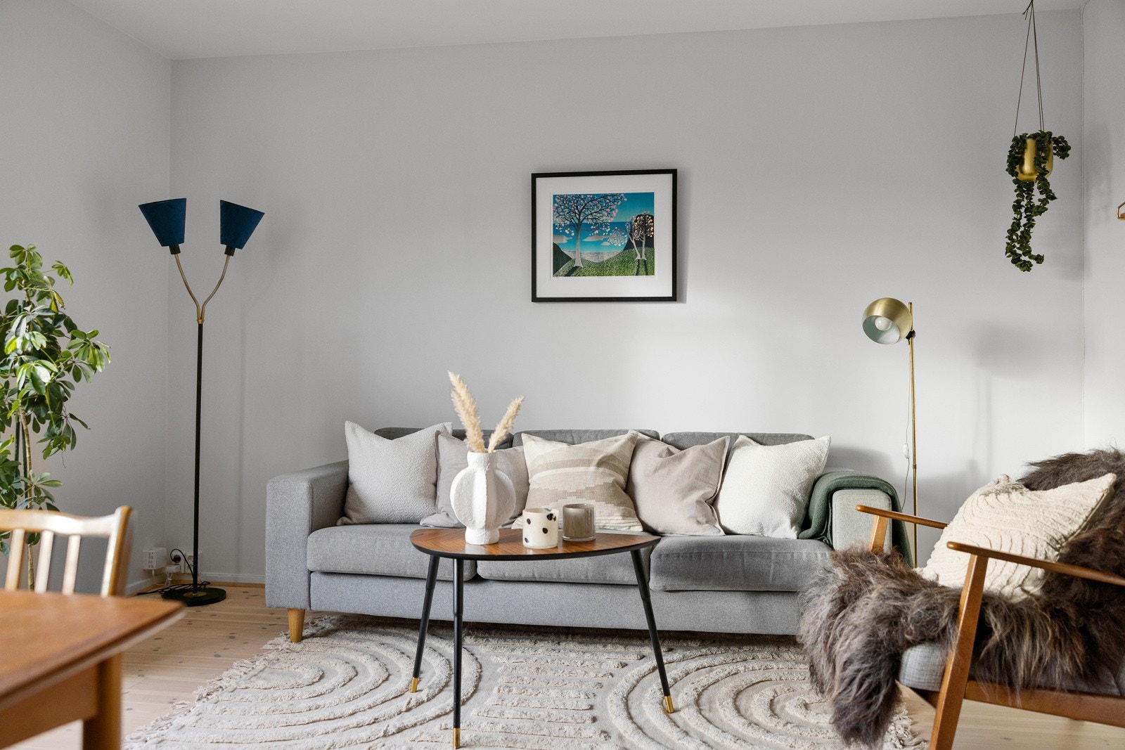 Her er det god plass til romslig sofagruppe og mediemøblement. Borettslaget har avtale med Telia for leveranse av fiber og TV-pakke. Galleribilde