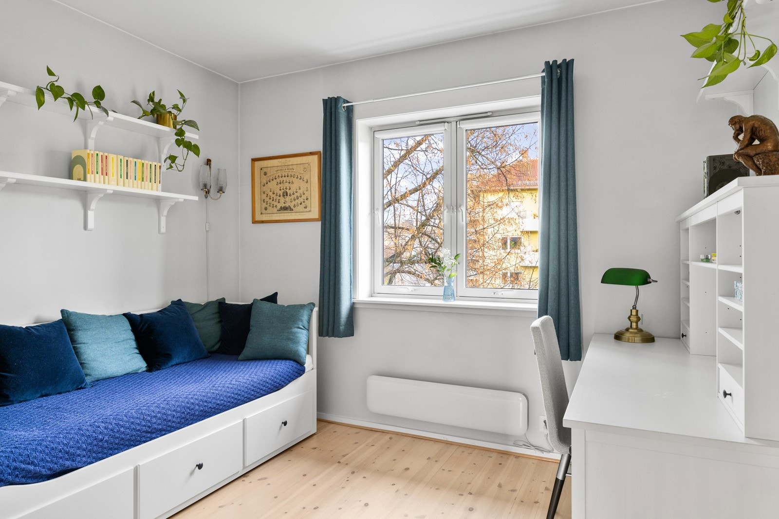 Soverom 2 vender også ut mot rolige omgivelser. Galleribilde