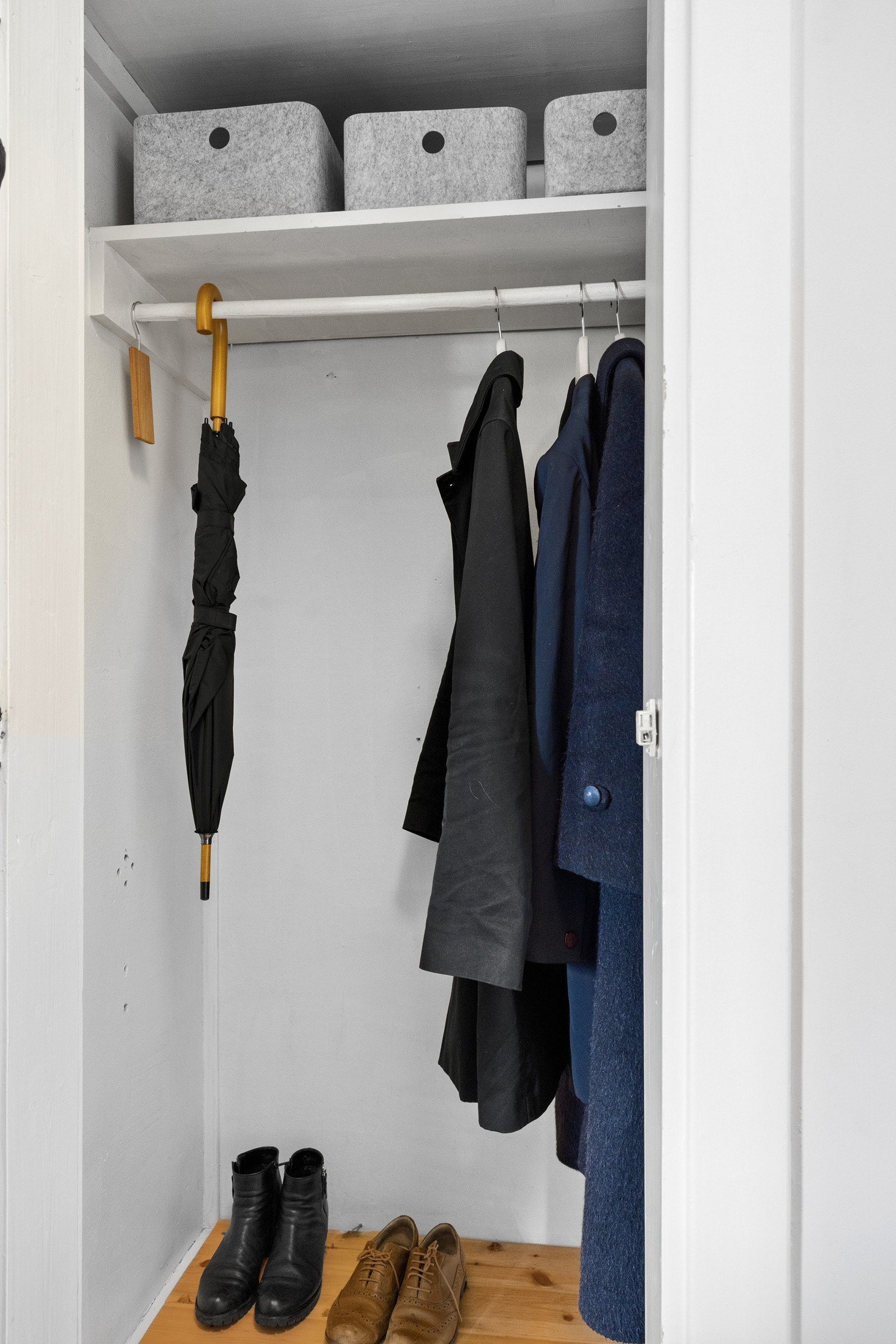 I gangen er det i tillegg en plassbygget garderobe for ekstra oppbevaring. Galleribilde