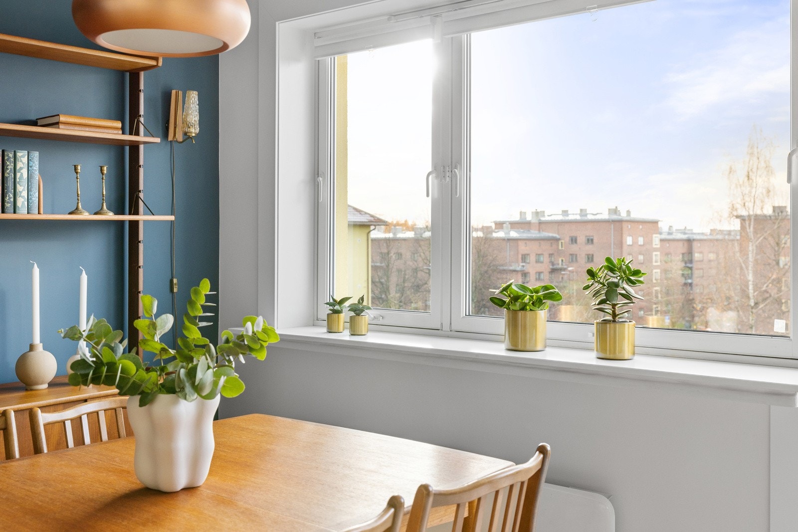 Leiligheten ligger luftig til med hyggelig utsyn og ikke noe innsyn! Galleribilde