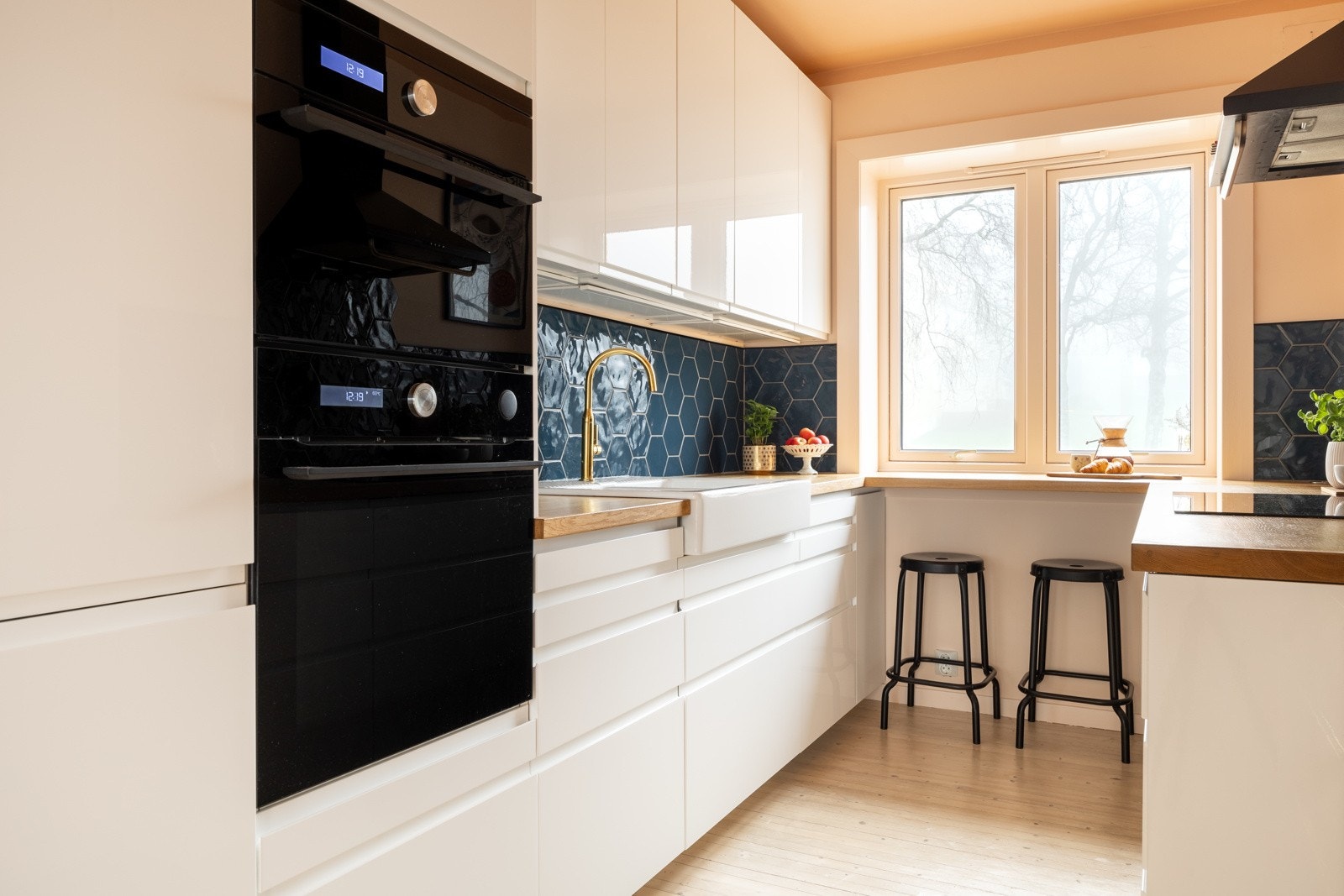 Integrerte hvitevarer medfølger. Luksus med to kjøleskap Galleribilde