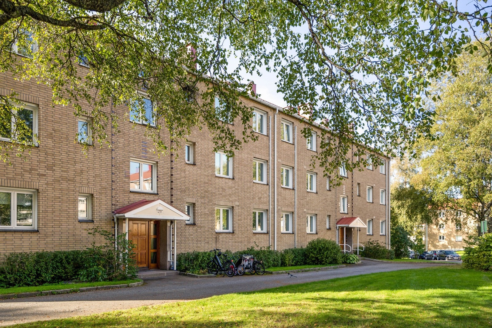 I tillegg disponerer leiligheten en loftsbod og to kjellerboder. Galleribilde