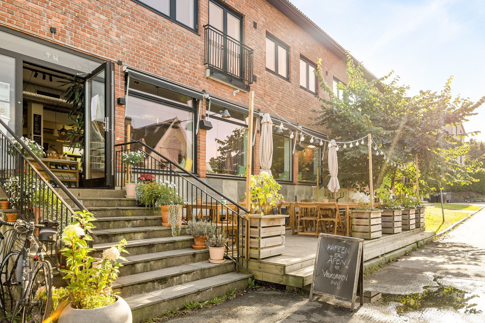 Kort vei til dagligvare, hyggelige kafeer og spennende restauranter Galleribilde