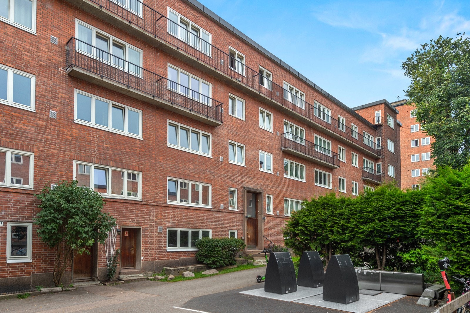 Kort vei til trikk, buss, dagligvarehandlen og marka Galleribilde