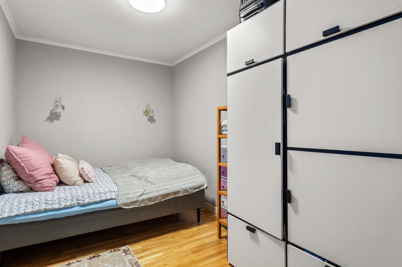 Og garderobe slik at klær enkelt kan oppbevares Galleribilde