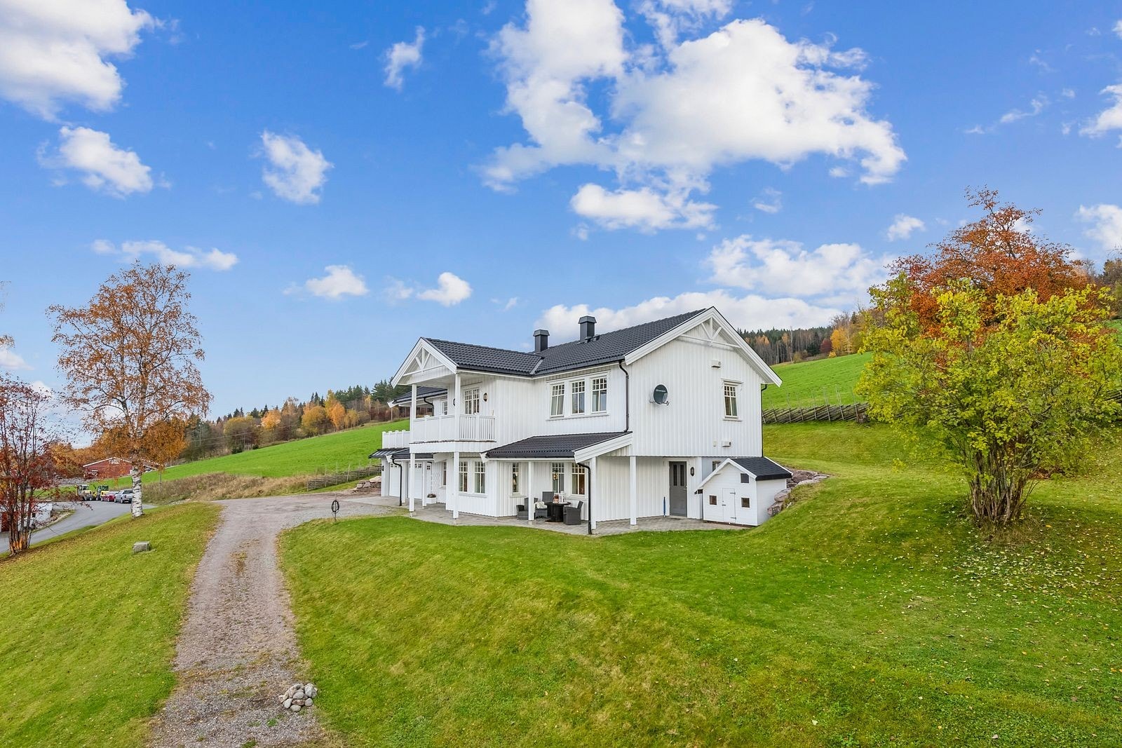 Nyere bolig fra 2015 med hybel i underetasje. Galleribilde