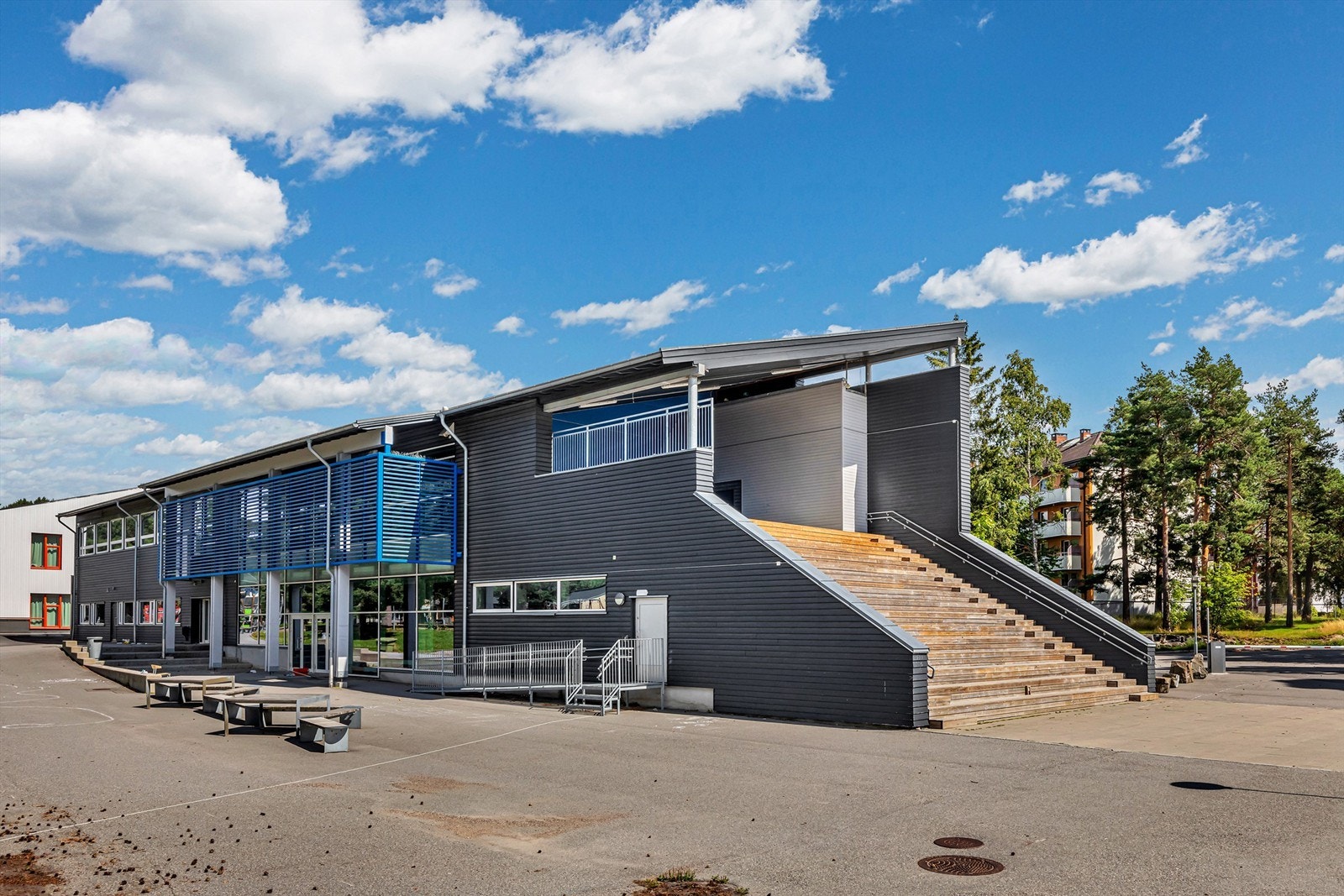 Bor du i Kampheimveien 32A, så sokner du til Oppsal barne- og ungdomsskole. Kun en kort spasertur unna. Galleribilde