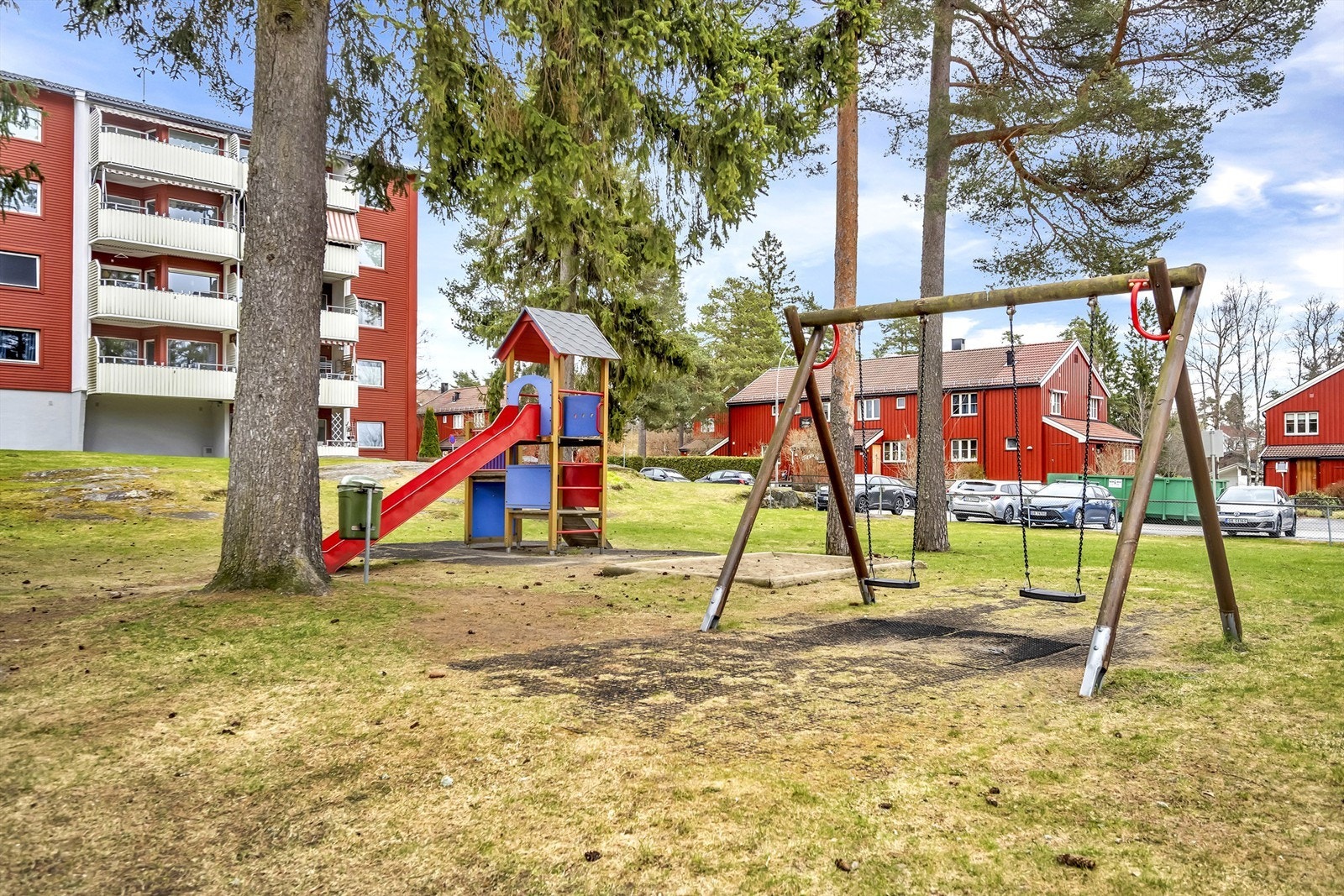 Lekeplass for de yngre beboerne i borettslaget. Galleribilde