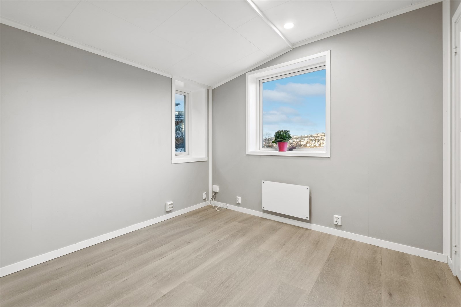 1.etasje: Soverom 3 på ca. 9,7 m² hvor det også er plass til dobbeltseng. Galleribilde