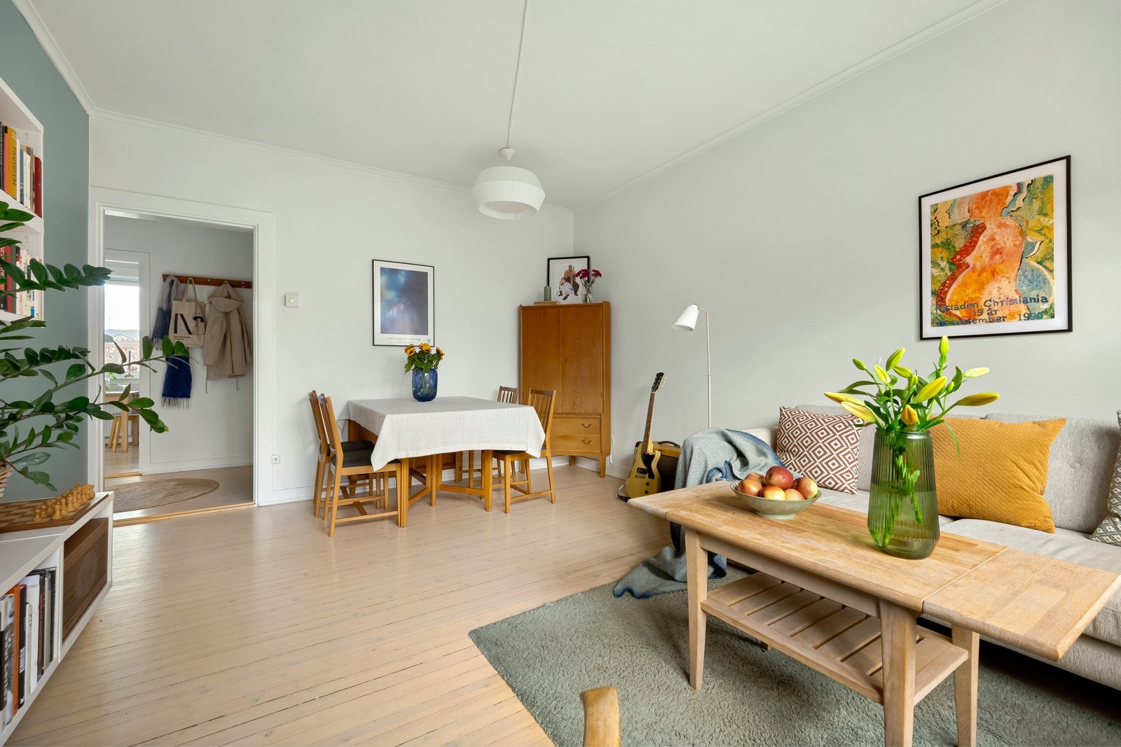 Ellers verdt å nevne er at både varmtvann og fyring er inkludert i de månedlige felleskostnadene. Deilig nå som vinter og votter står for tur. Galleribilde