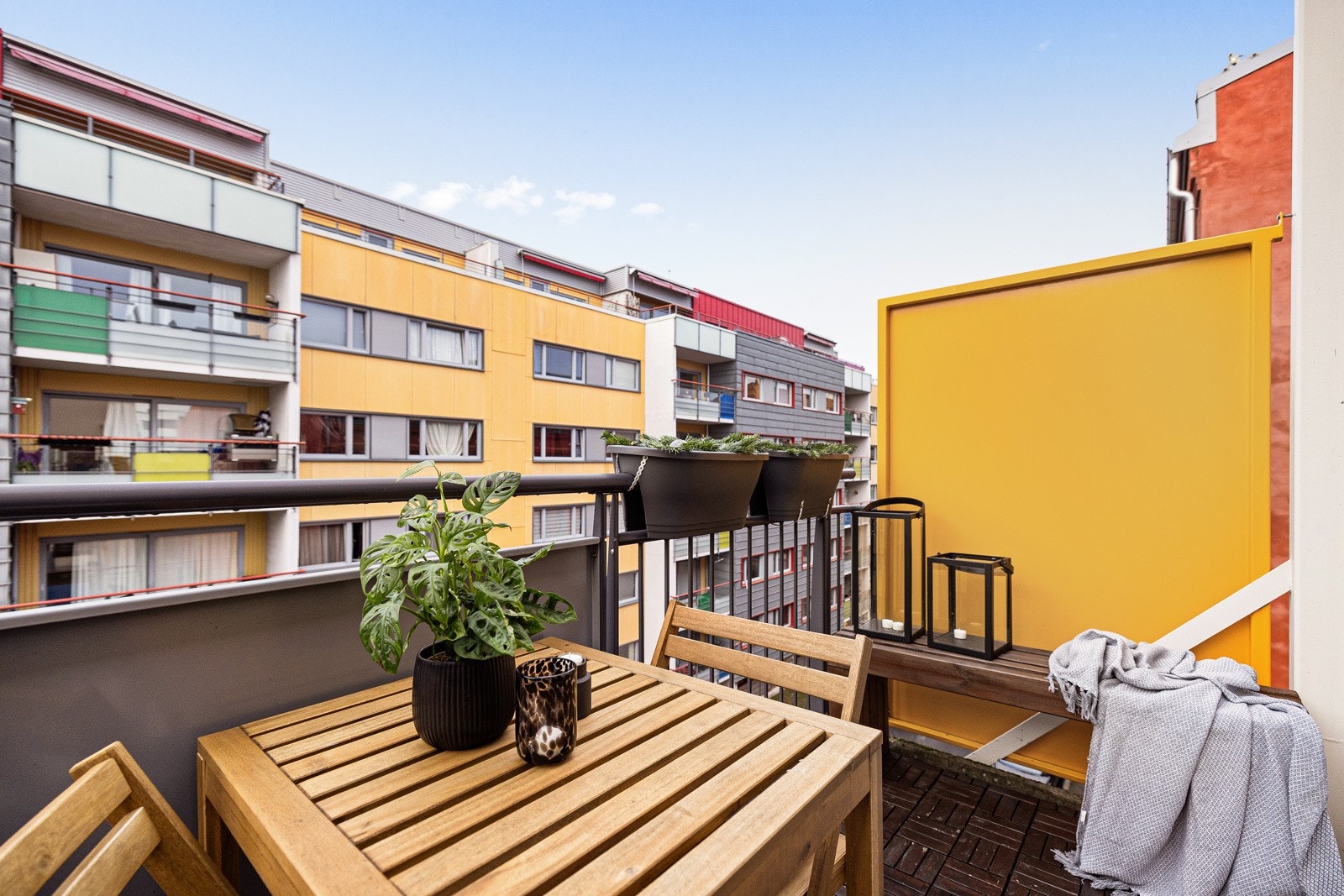 Det er tillatt med grill (EL- og gass) på balkongen som er ca. 4m² stor. Galleribilde