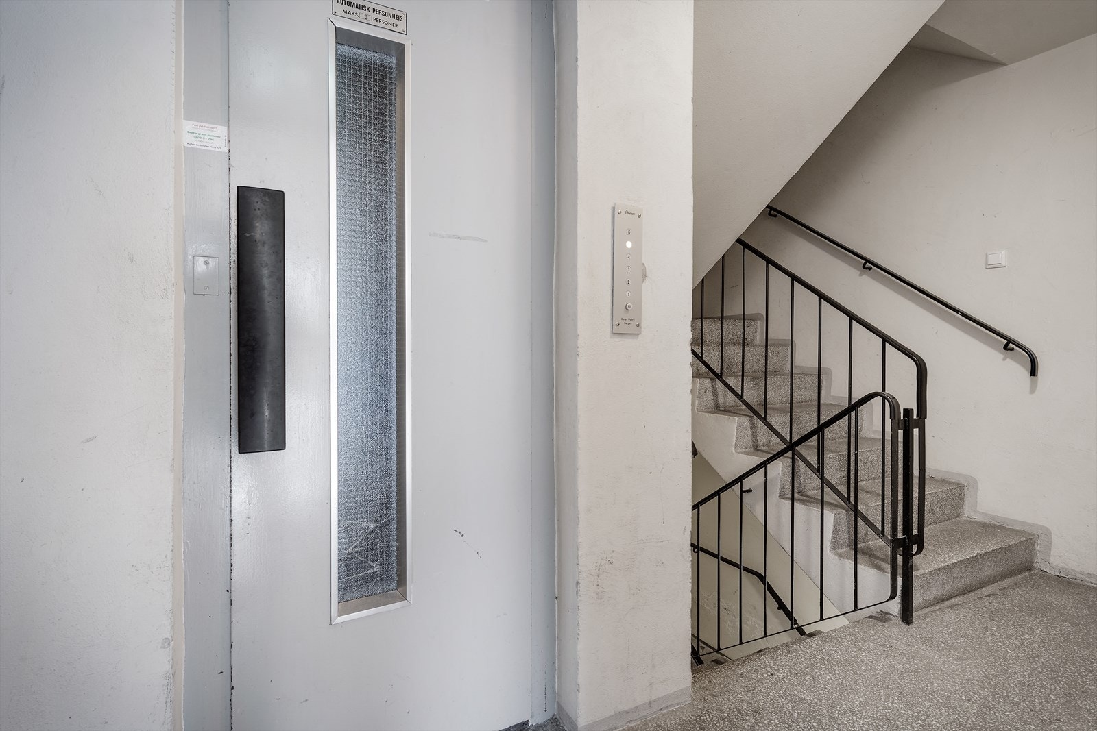 - Leiligheten ligger fint til i 2. etasje og har trappefri adkomst via heis - Galleribilde