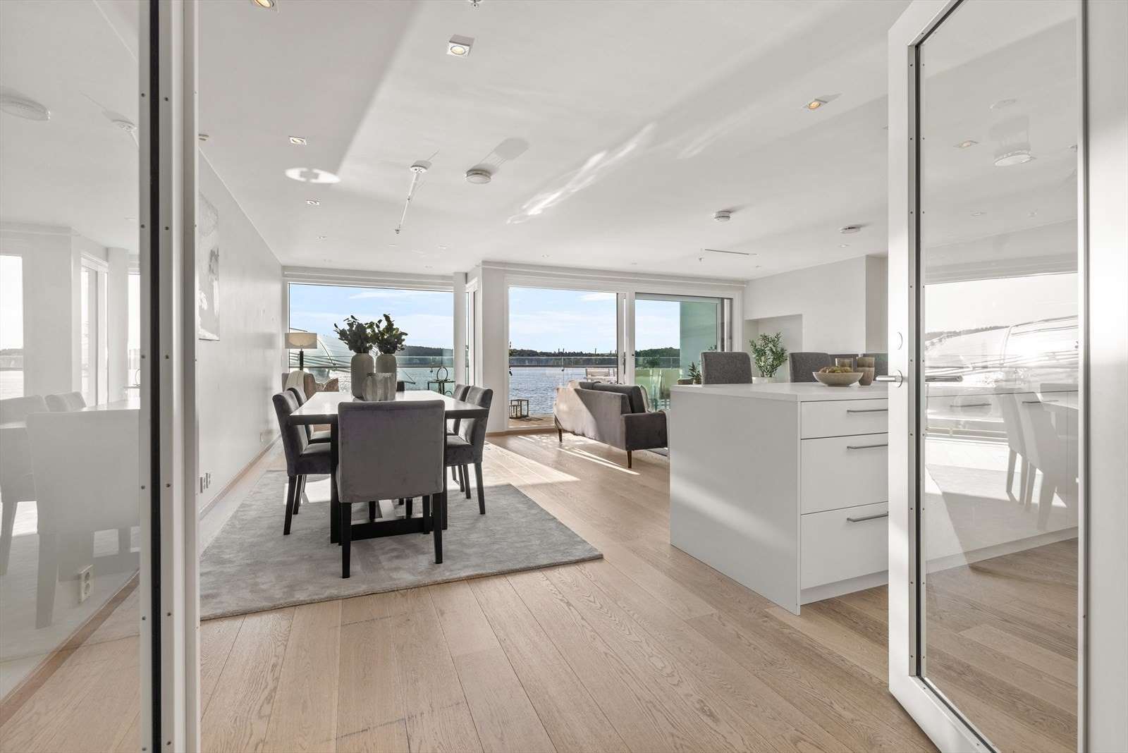 Gangen sett mot stuen. Galleribilde