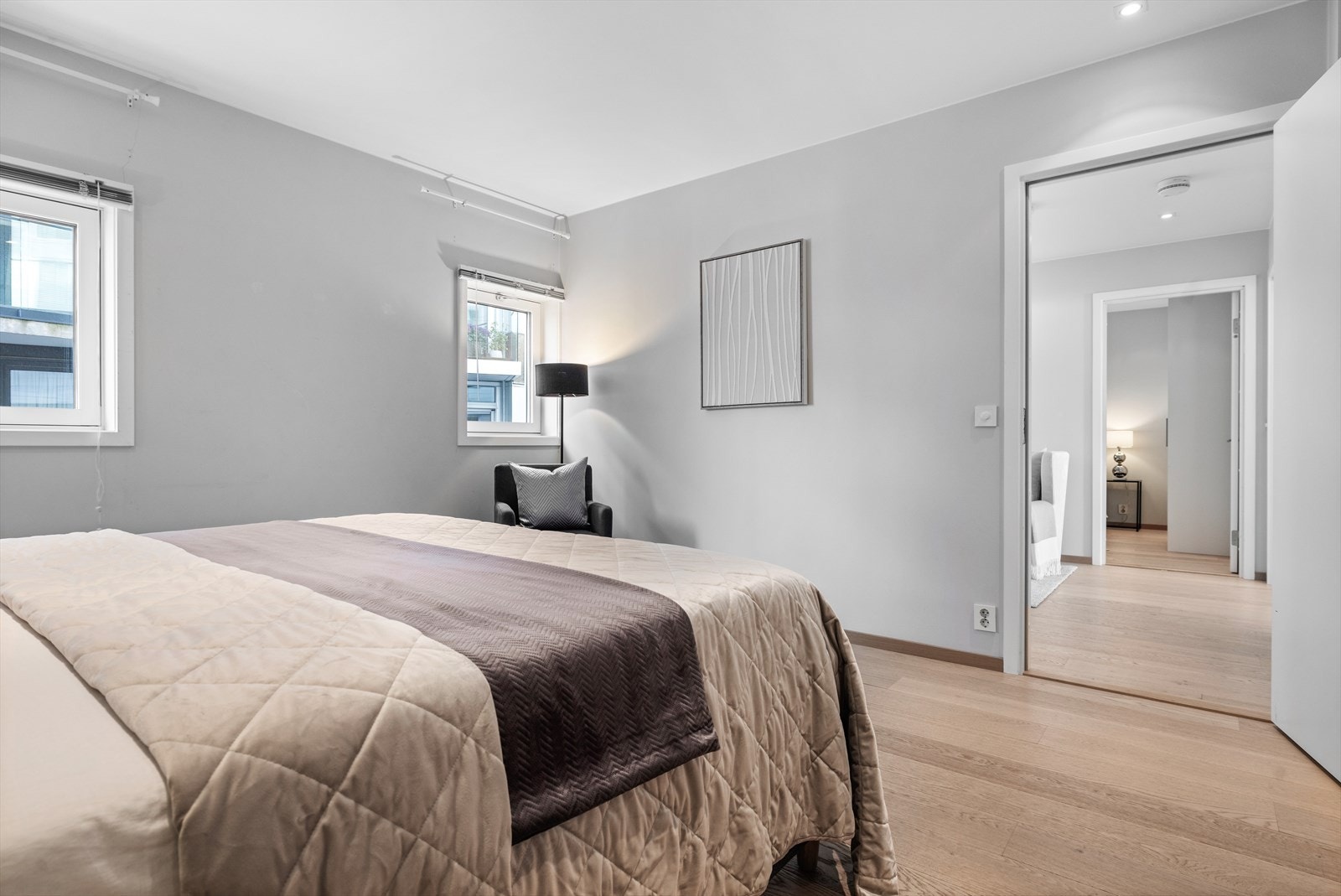 Hovedsoverom sett mot tv-stuen. Galleribilde