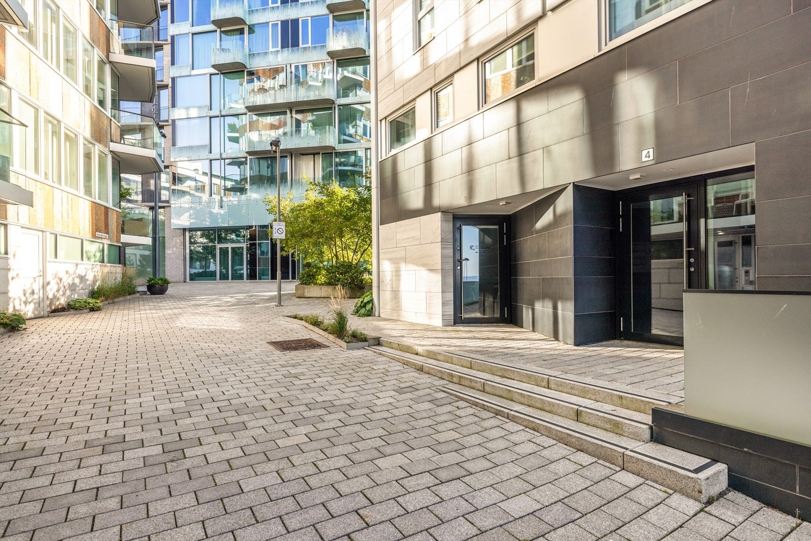 Inngangsparti. Galleribilde