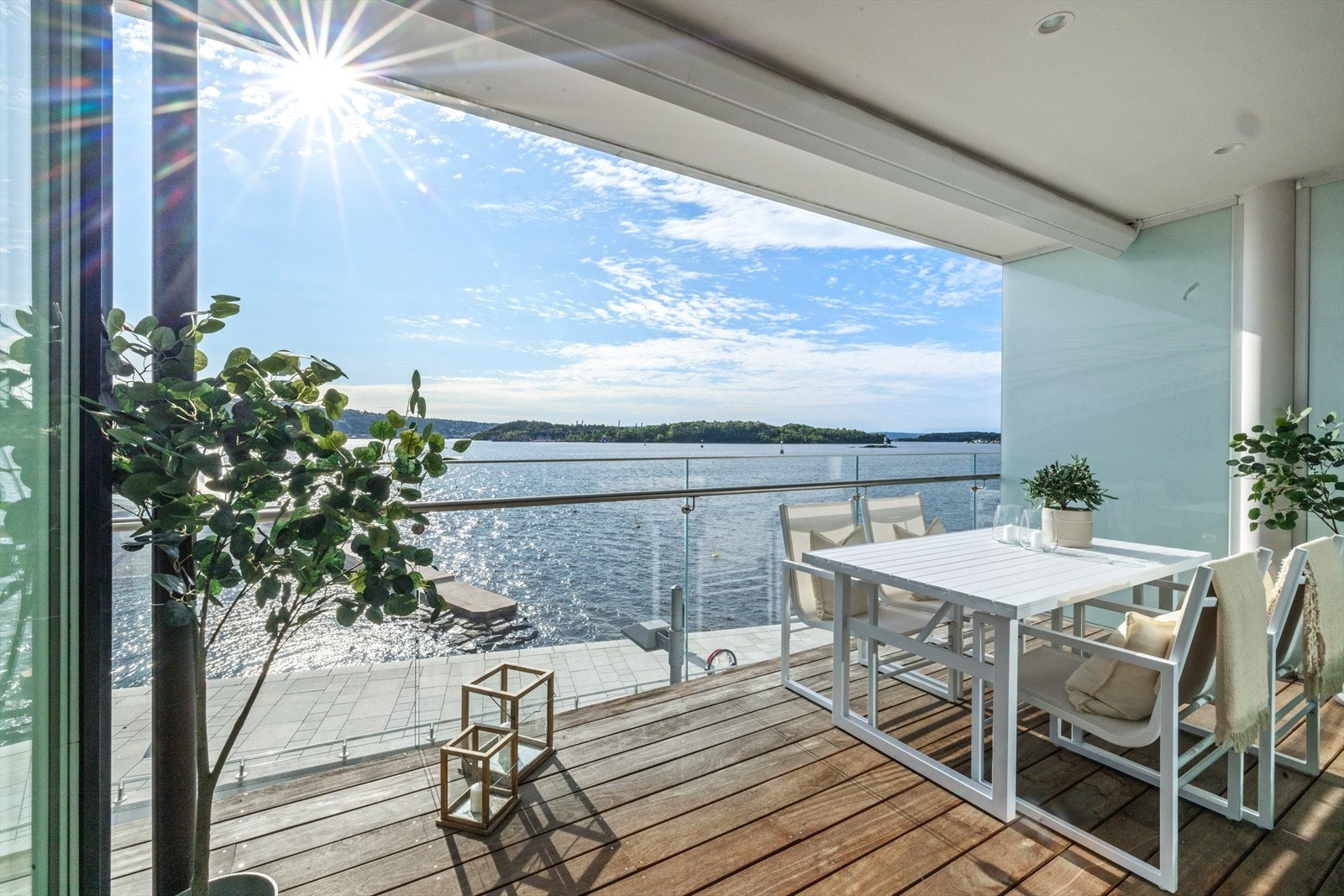 Balkong belagt med edeltre. Galleribilde