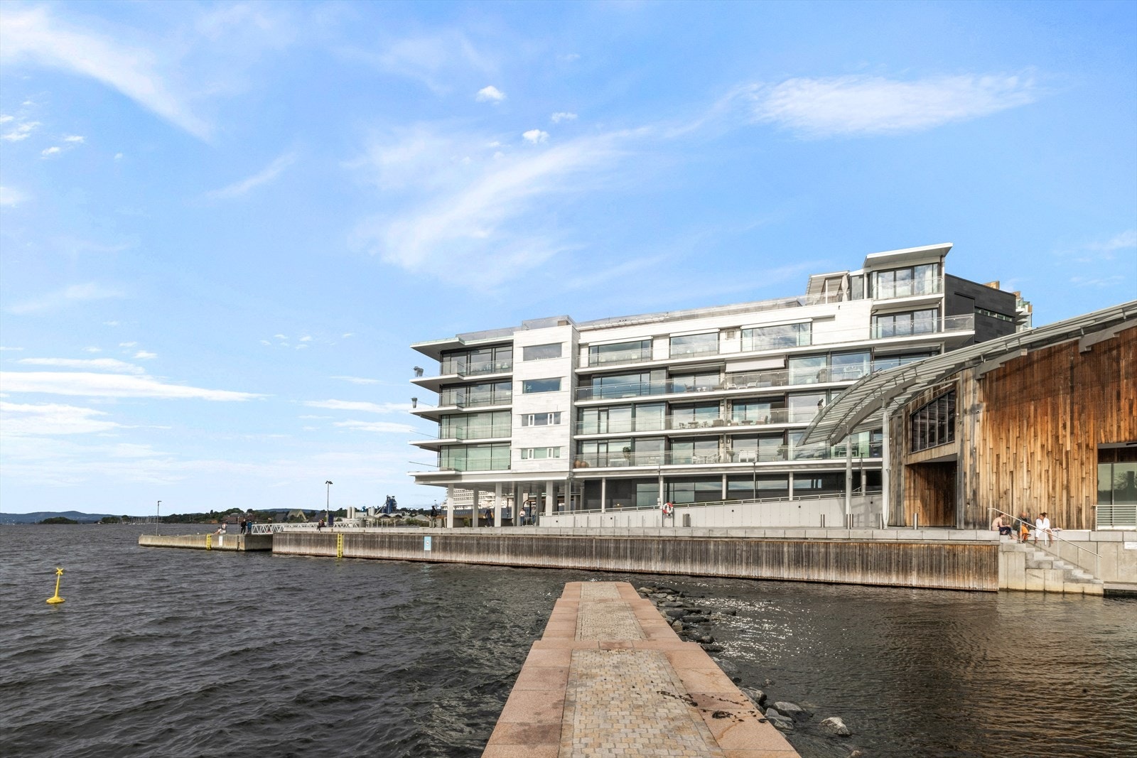 Kavringen Brygge 4 ligger ytterst på Tjuvholmen. Galleribilde