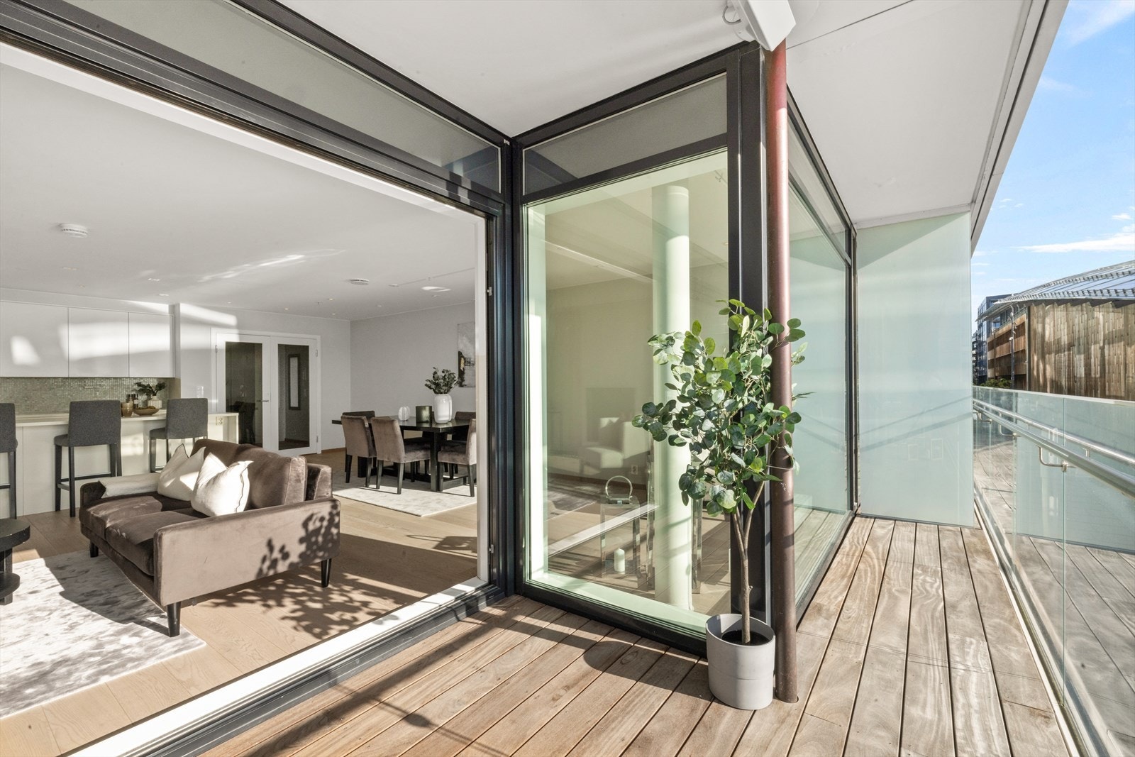 Stuen sett fra balkongen. Galleribilde