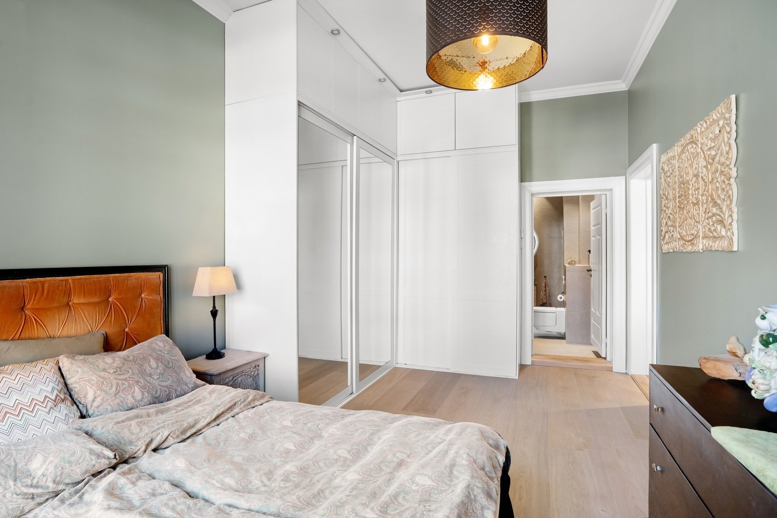 Hovedsoverommet har rikelig med plass for ønsket møblering Galleribilde