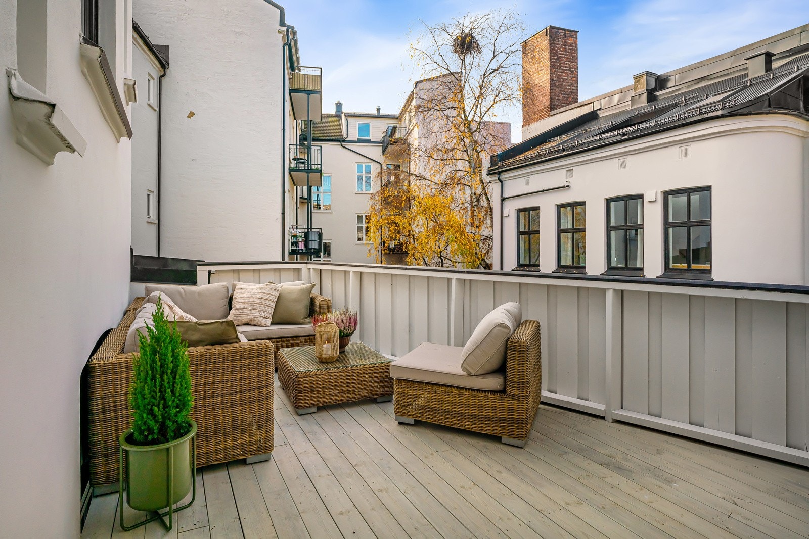Vestvendt og solrik terrasse på 13 m² Galleribilde