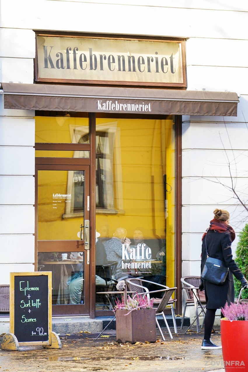 En rekke kafeer og ulike serveringssteder i nærområdet Galleribilde
