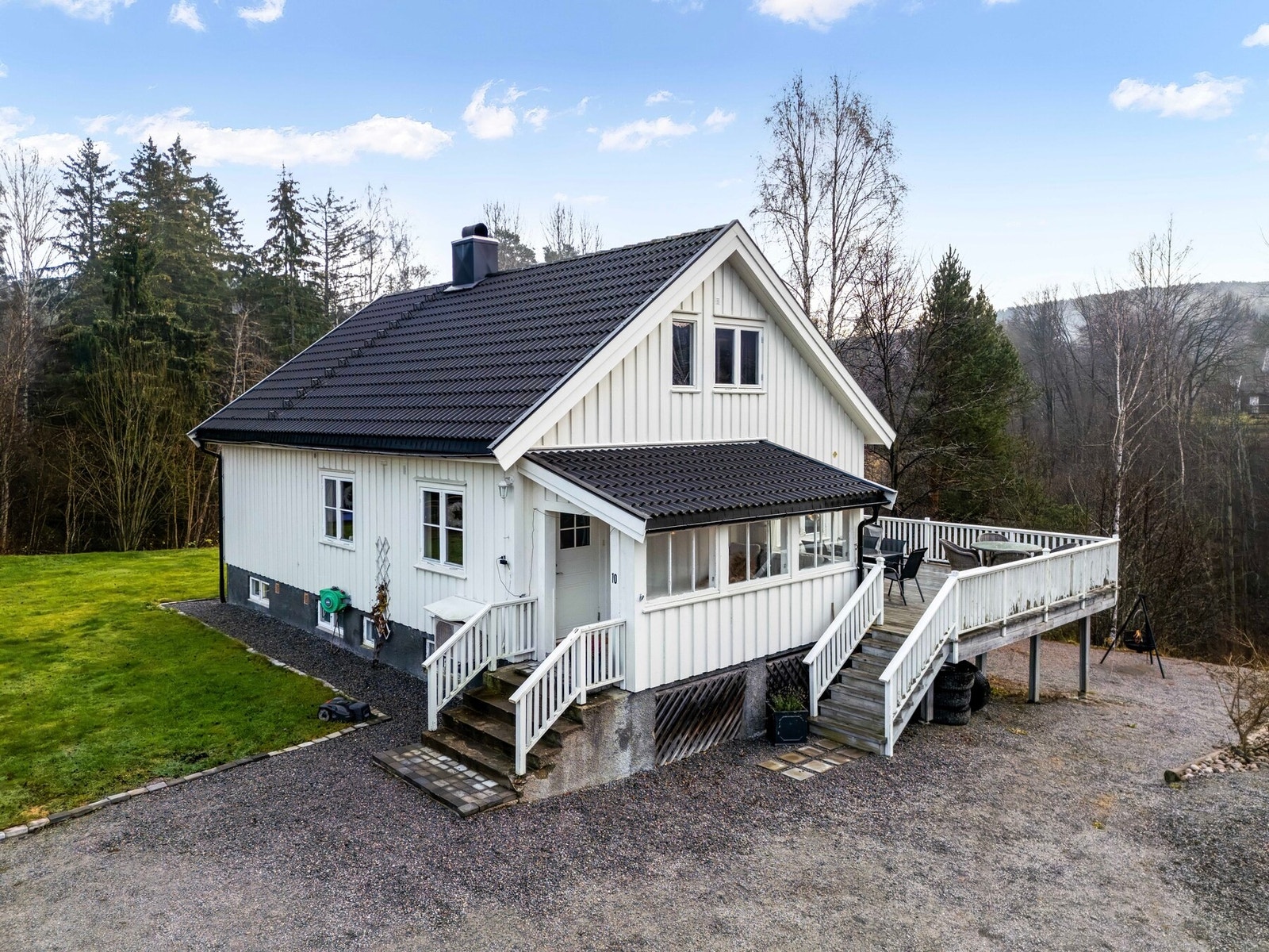 Aud Elin Lio v/Lokalmegleren Partners har gleden av å presentere Bakkevegen 10! Galleribilde