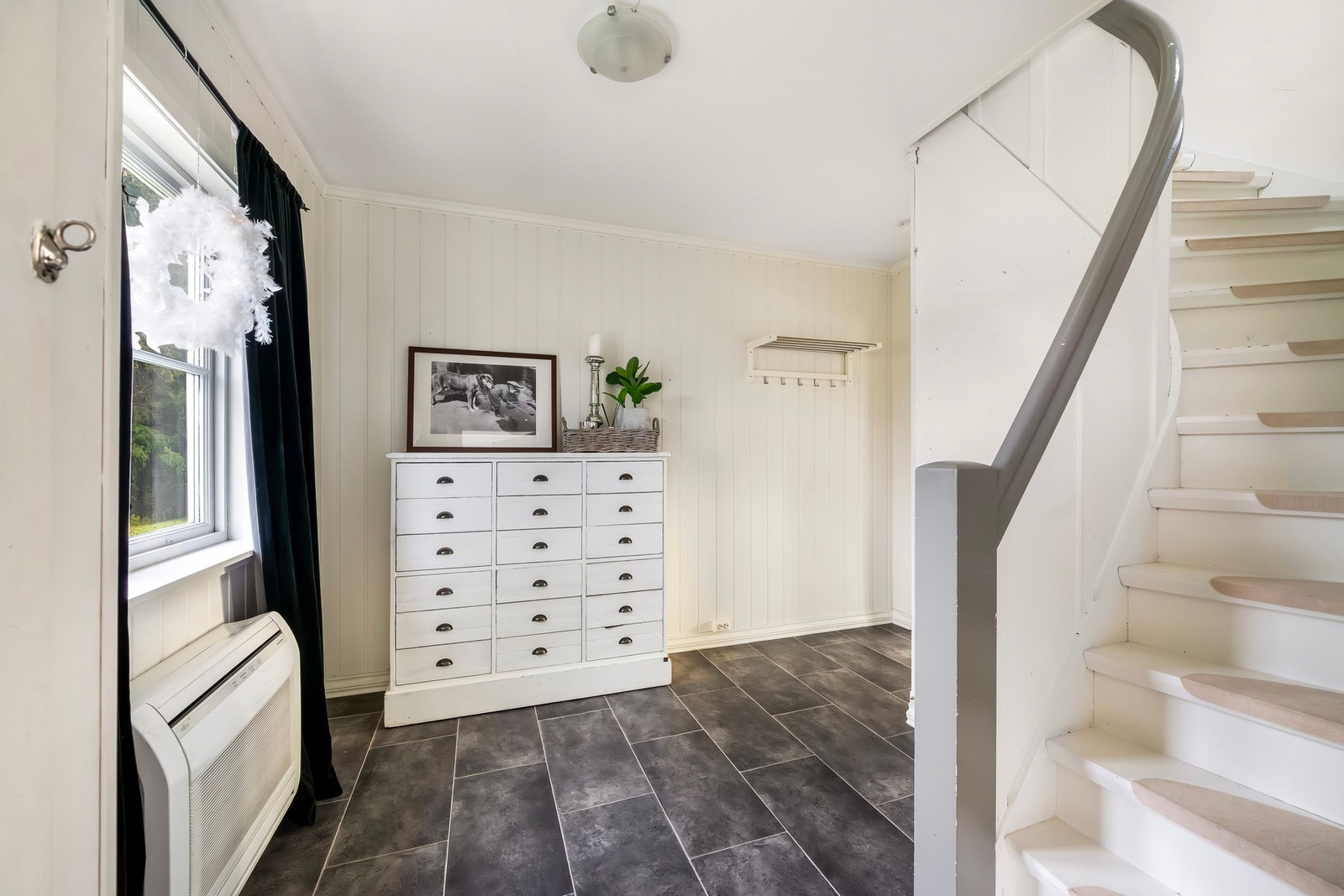 God plass til å sette inn garderobeskap. Galleribilde