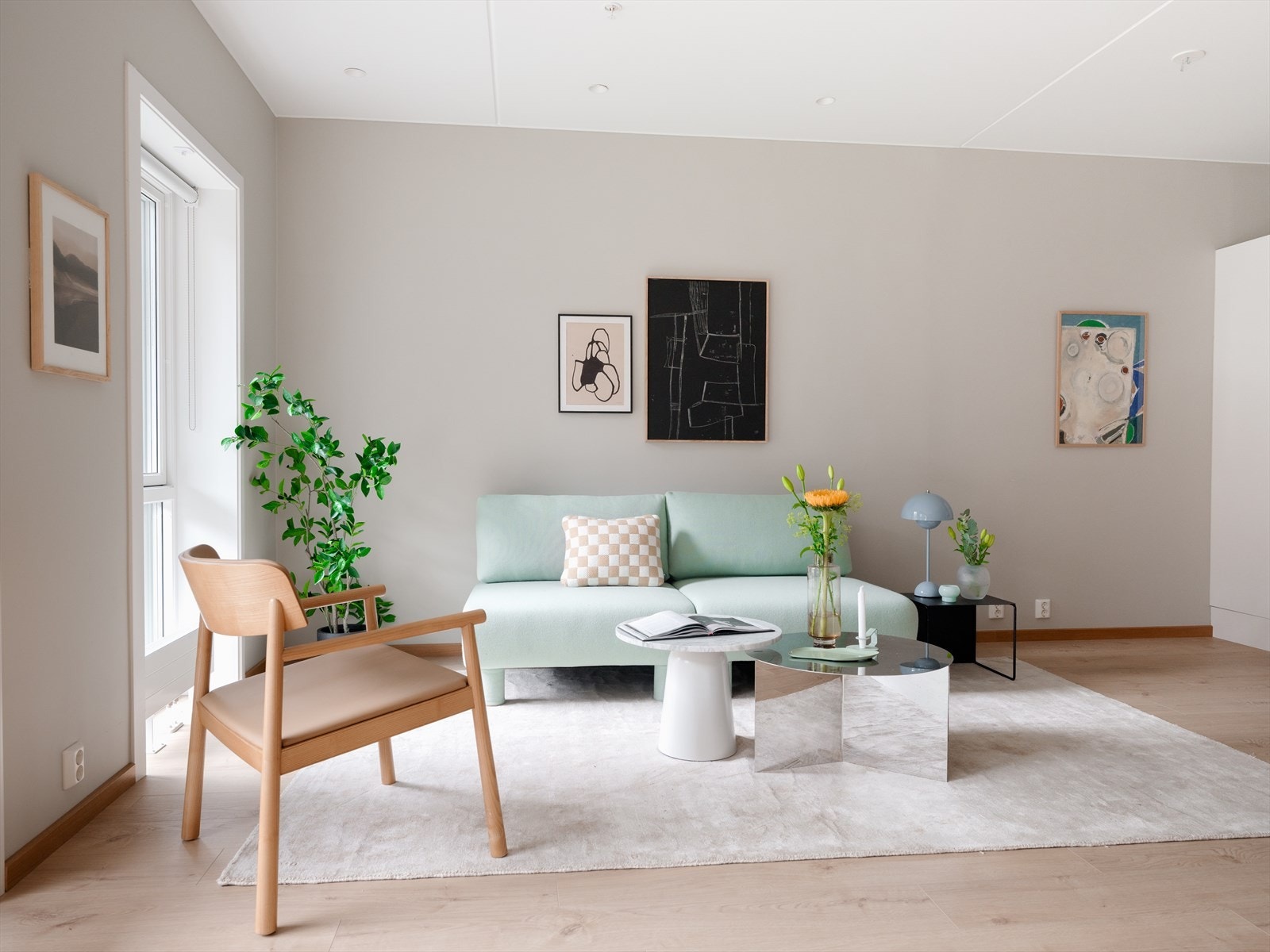 Det lyse palettet gjør det enkelt å innrede etter egen stil og behov. Galleribilde