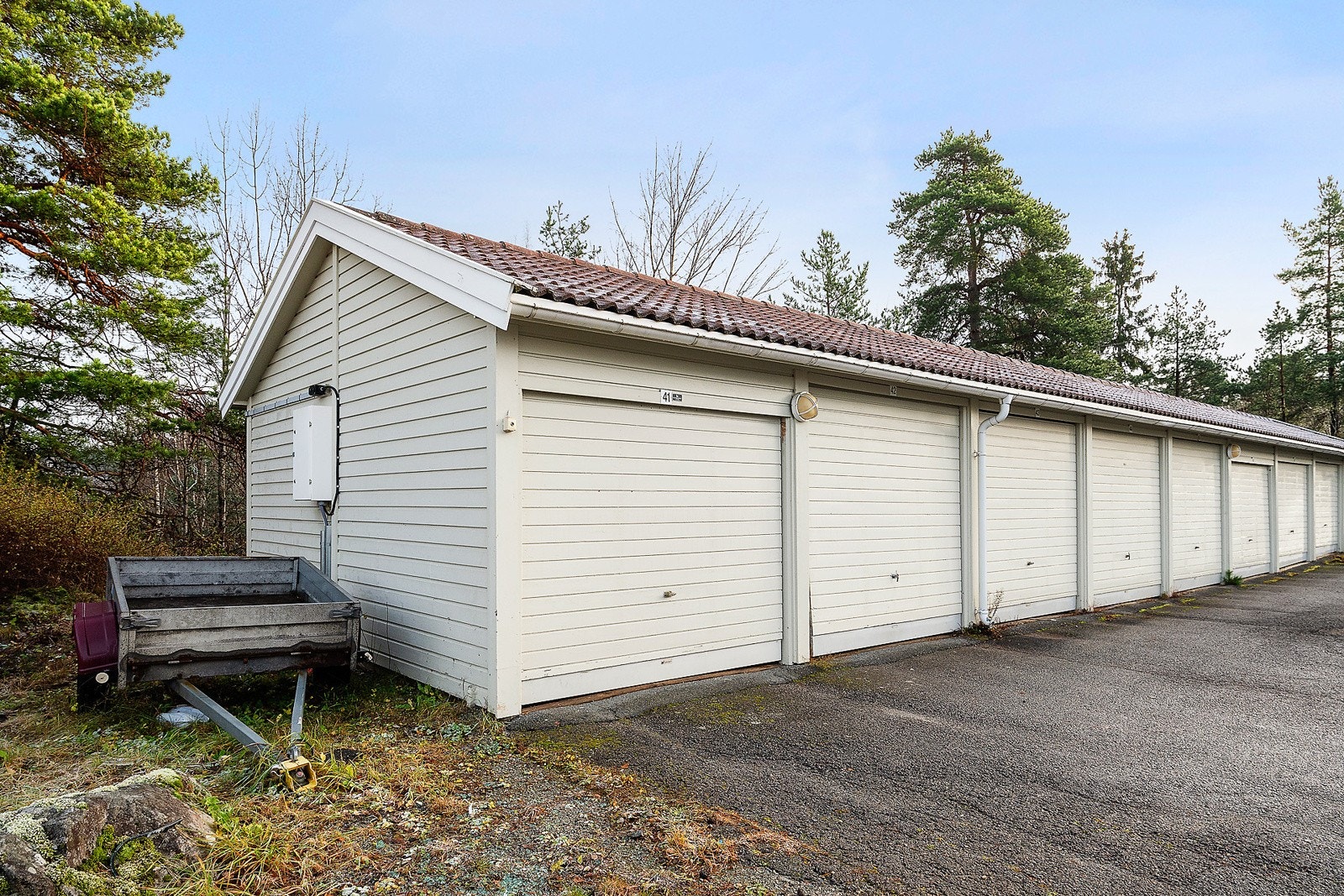 Garasjeplass følger med leiligheten. Galleribilde