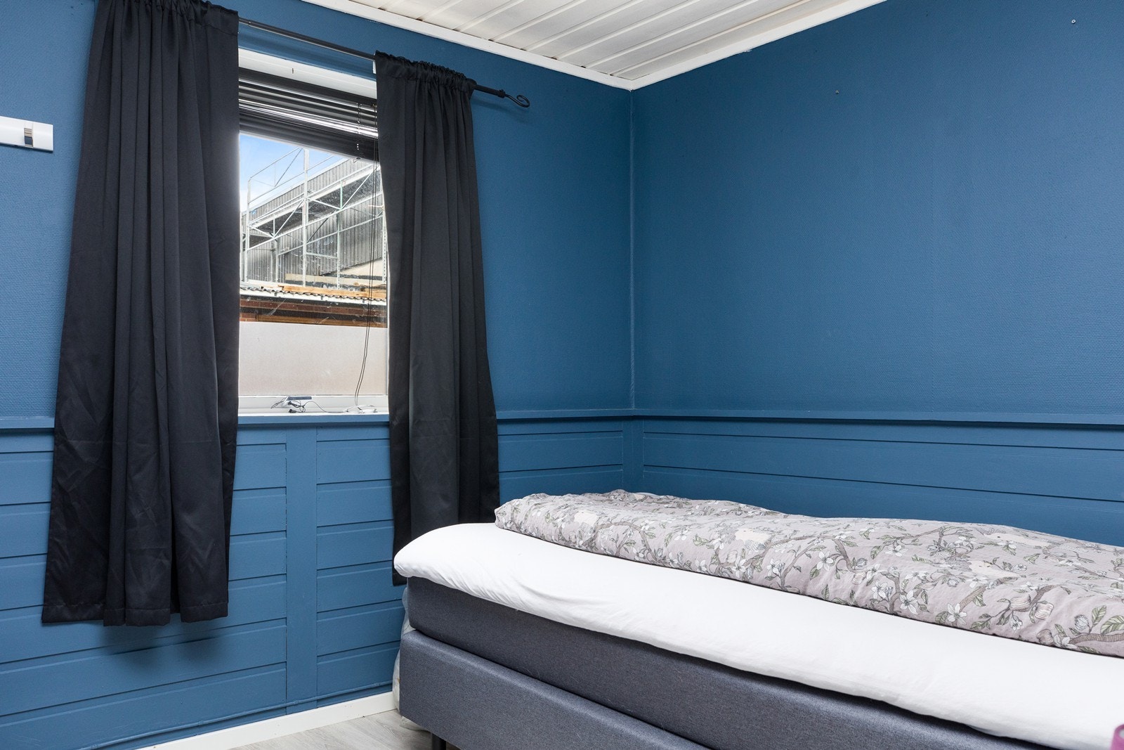 Rominndelingen er omgjort uten at rommet er omsøkt og nødvendige godkjennelser er gitt. Galleribilde