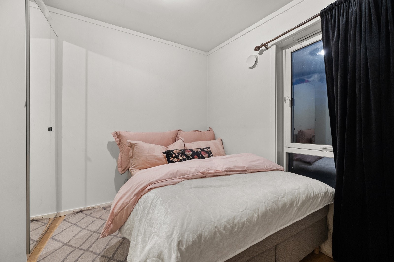 Soverom 2 egner seg godt som barnerom, gjesterom eller kontor. Galleribilde