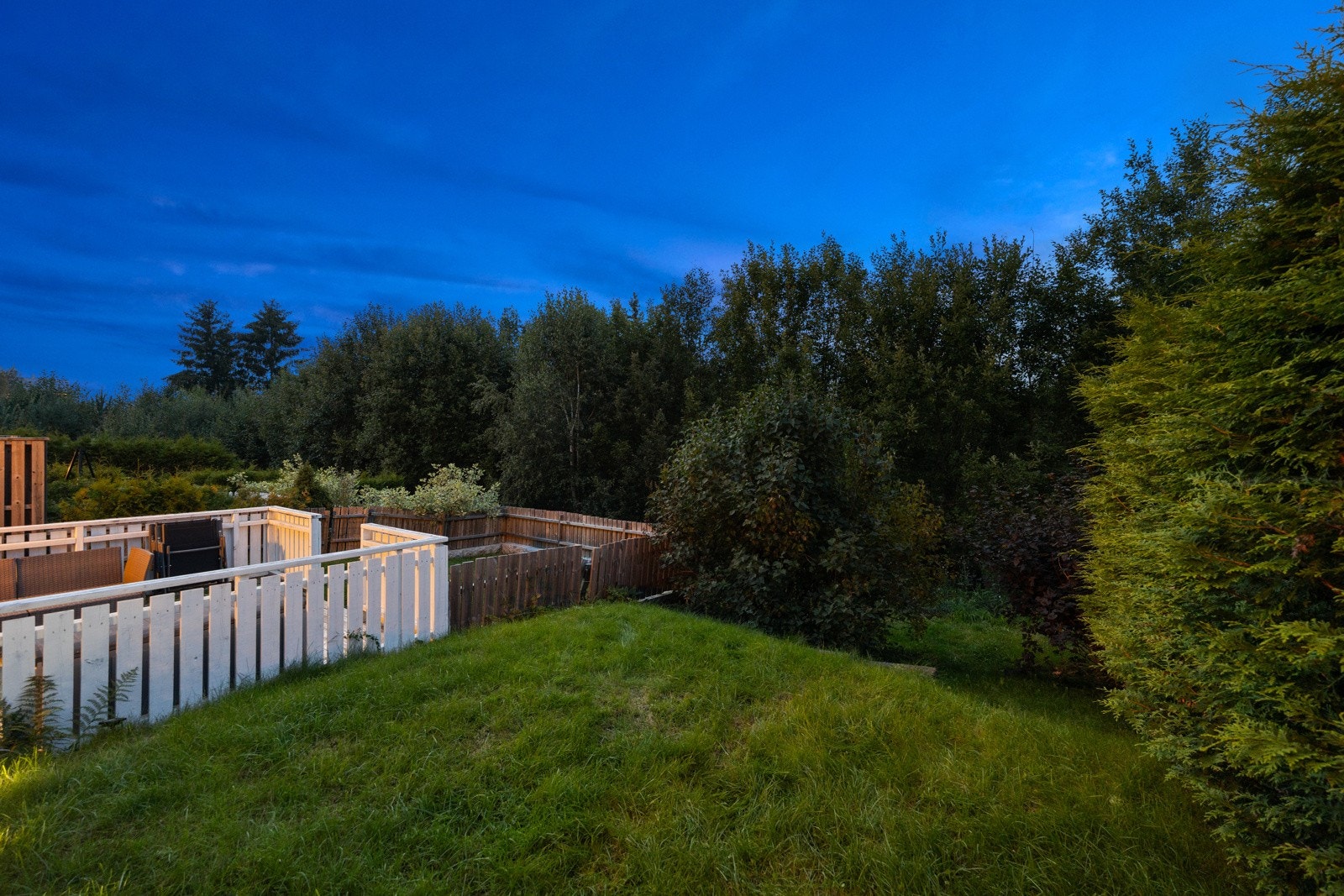 God plass til lek og rekreasjon i hagen. Galleribilde