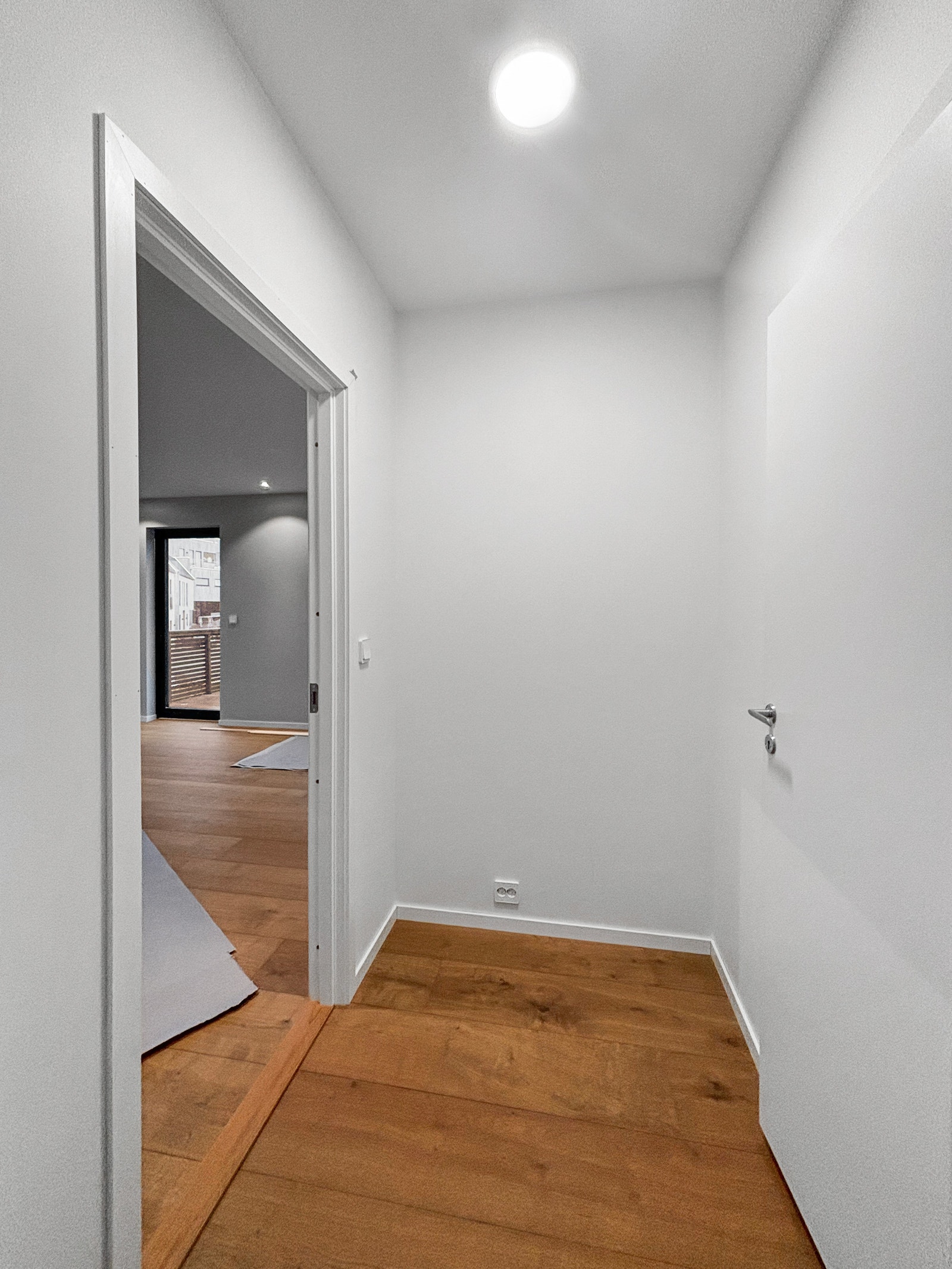 Mellomgang med inngang til soverom nr. 1 og badet i andre etasje. Galleribilde