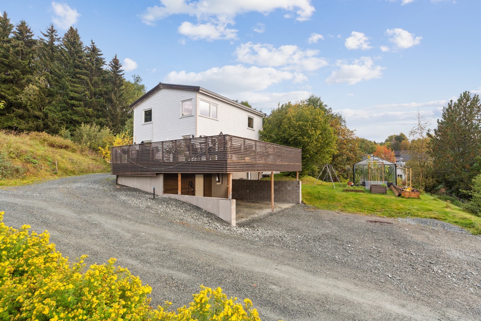 Stor og velholdt felles tomt med drenering fra 2020. Galleribilde