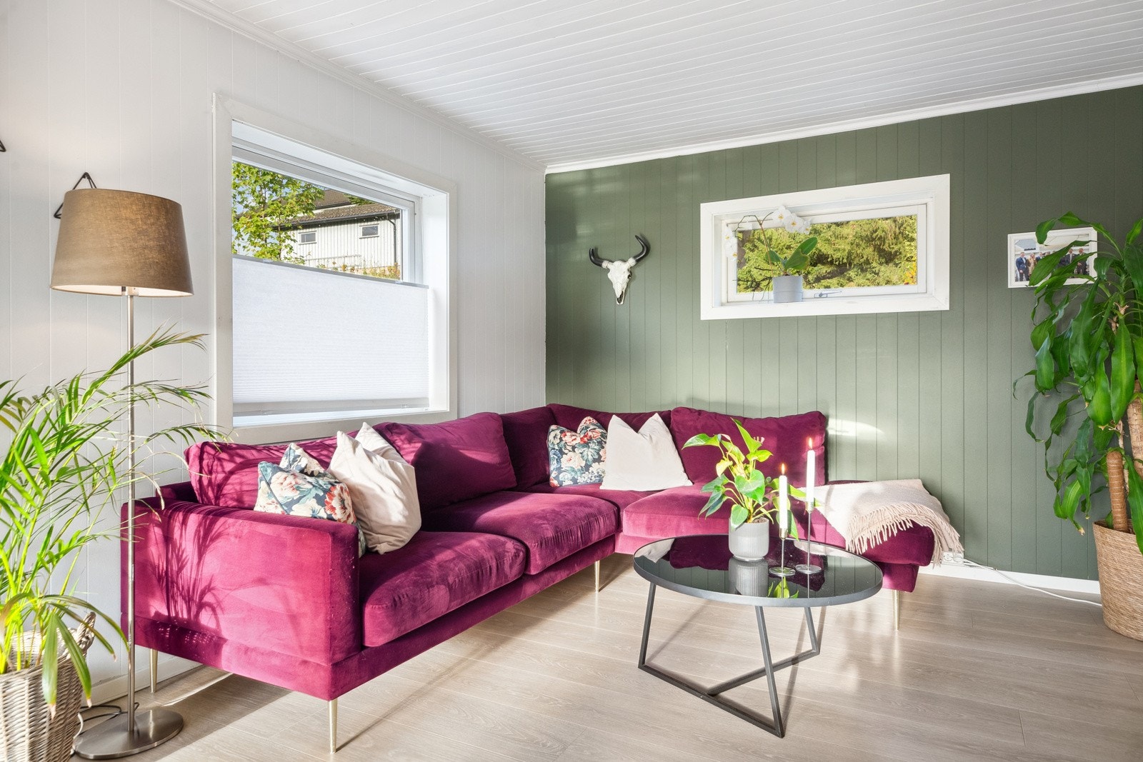 På stuen er det god plass til både sofagruppe og TV/mediestasjon. Galleribilde